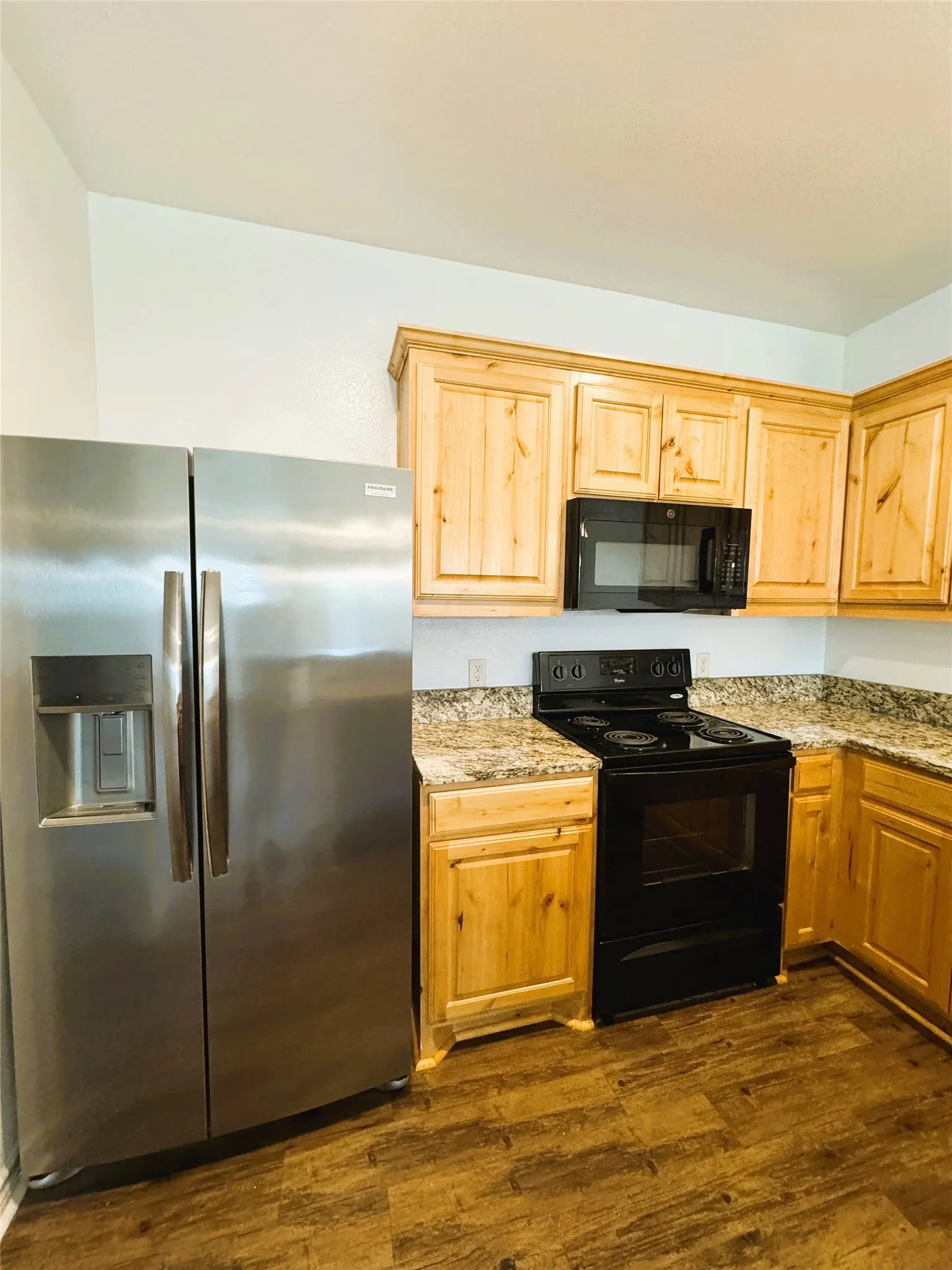 Duplex For Rent in Kaufman County , 212 Lasso Circle, Mabank, Texas 75143, 2 Bedroom, 2 Bathroom, 1 Garage spaces, 1,145 Sqft, built in 2016, mls#21275641, Real Estate Agent in Mabank, Homes For Rent in Kaufman county, Homes For Rent in Mabank, Realtor in Mabank Texas, Real Estate Brokerage Independent Realty Texas, Luminita Cordes Realtor
