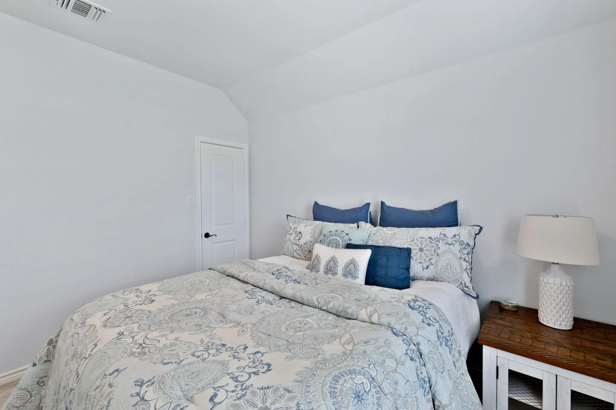 Single Family Residence For Sale in Ellis County , 510 Zinnia Loop, Midlothian, Texas 76065, 4 Bedrooms, 4 Bathrooms, 3 Garage spaces, 3,386 Sqft, built in 2020, Price $548,500, mls#21275588, Real Estate Agent in Midlothian, Homes For Sale in Ellis county, Homes For Sale in Midlothian, Realtor in Midlothian Texas, Real Estate Brokerage Independent Realty Texas, Luminita Cordes Realtor