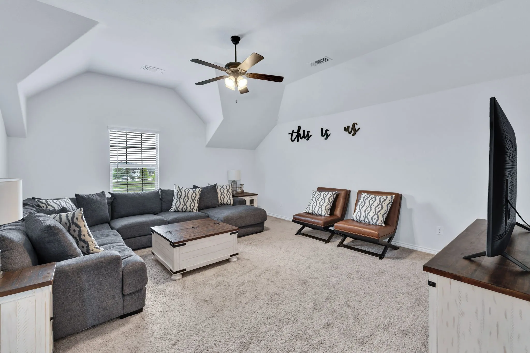 Single Family Residence For Sale in Ellis County , 510 Zinnia Loop, Midlothian, Texas 76065, 4 Bedrooms, 4 Bathrooms, 3 Garage spaces, 3,386 Sqft, built in 2020, Price $548,500, mls#21275588, Real Estate Agent in Midlothian, Homes For Sale in Ellis county, Homes For Sale in Midlothian, Realtor in Midlothian Texas, Real Estate Brokerage Independent Realty Texas, Luminita Cordes Realtor