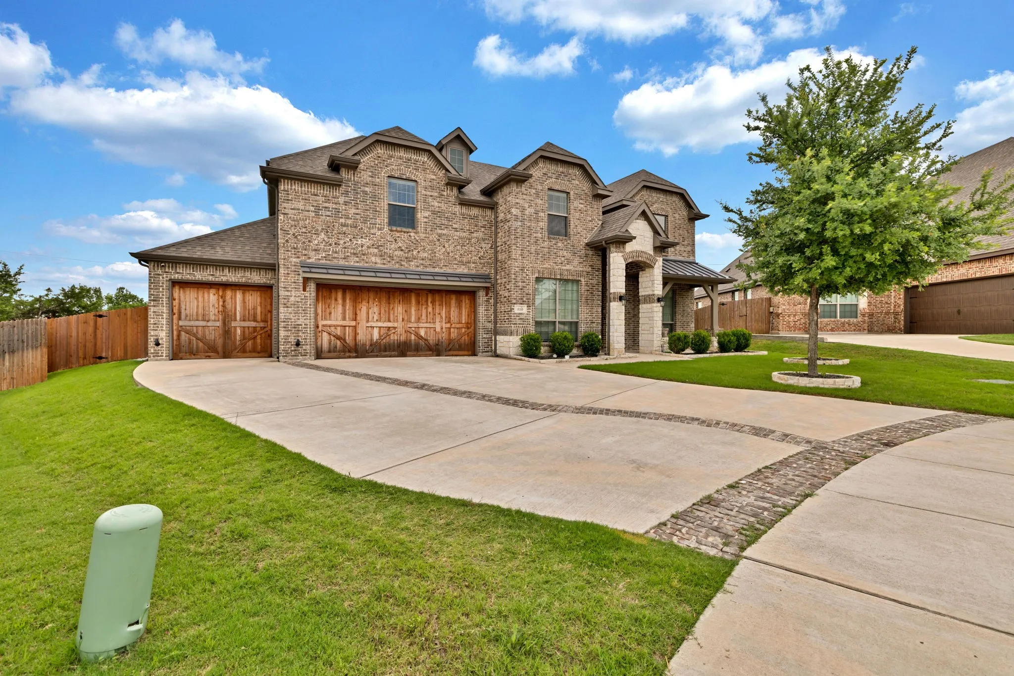 Single Family Residence For Sale in Ellis County , 510 Zinnia Loop, Midlothian, Texas 76065, 4 Bedrooms, 4 Bathrooms, 3 Garage spaces, 3,386 Sqft, built in 2020, Price $548,500, mls#21275588, Real Estate Agent in Midlothian, Homes For Sale in Ellis county, Homes For Sale in Midlothian, Realtor in Midlothian Texas, Real Estate Brokerage Independent Realty Texas, Luminita Cordes Realtor