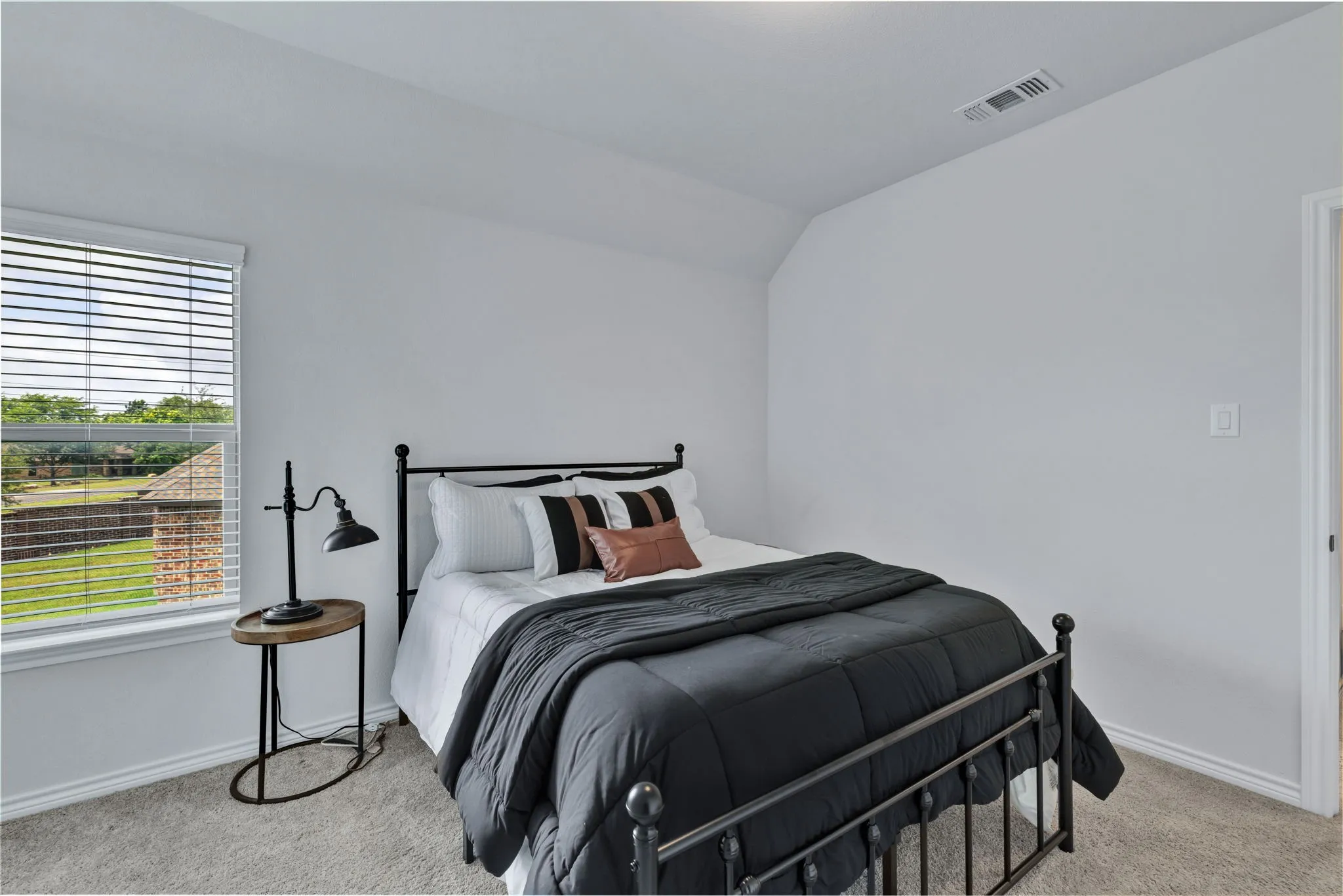 Single Family Residence For Sale in Ellis County , 510 Zinnia Loop, Midlothian, Texas 76065, 4 Bedrooms, 4 Bathrooms, 3 Garage spaces, 3,386 Sqft, built in 2020, Price $548,500, mls#21275588, Real Estate Agent in Midlothian, Homes For Sale in Ellis county, Homes For Sale in Midlothian, Realtor in Midlothian Texas, Real Estate Brokerage Independent Realty Texas, Luminita Cordes Realtor