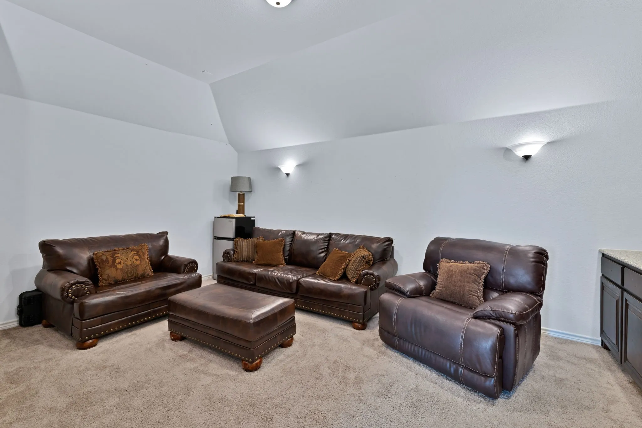 Single Family Residence For Sale in Ellis County , 510 Zinnia Loop, Midlothian, Texas 76065, 4 Bedrooms, 4 Bathrooms, 3 Garage spaces, 3,386 Sqft, built in 2020, Price $548,500, mls#21275588, Real Estate Agent in Midlothian, Homes For Sale in Ellis county, Homes For Sale in Midlothian, Realtor in Midlothian Texas, Real Estate Brokerage Independent Realty Texas, Luminita Cordes Realtor