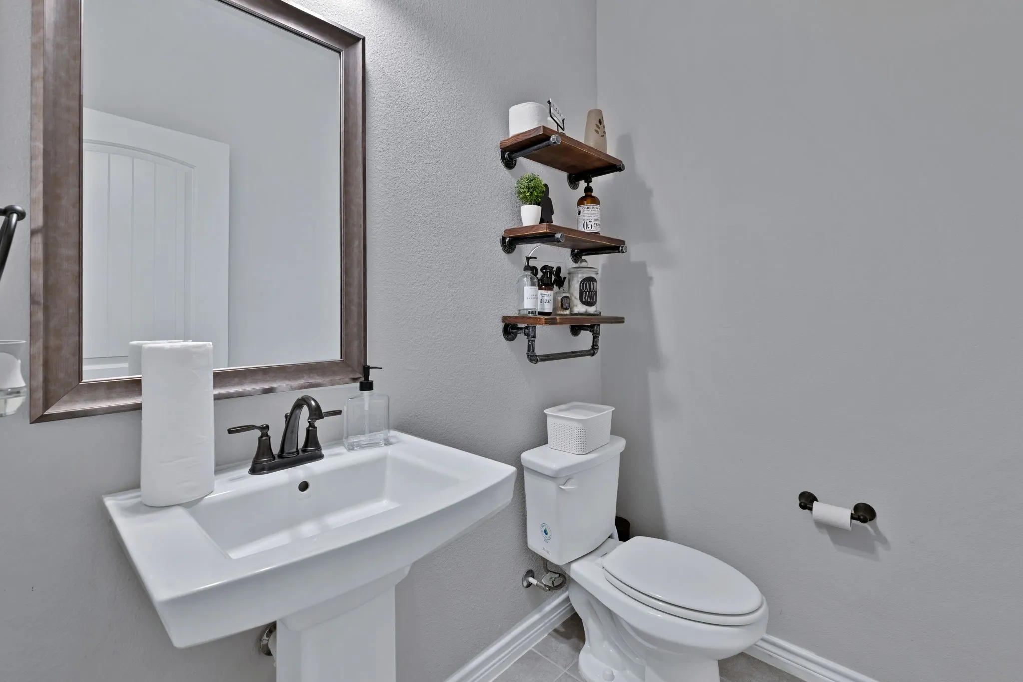 Single Family Residence For Sale in Ellis County , 510 Zinnia Loop, Midlothian, Texas 76065, 4 Bedrooms, 4 Bathrooms, 3 Garage spaces, 3,386 Sqft, built in 2020, Price $548,500, mls#21275588, Real Estate Agent in Midlothian, Homes For Sale in Ellis county, Homes For Sale in Midlothian, Realtor in Midlothian Texas, Real Estate Brokerage Independent Realty Texas, Luminita Cordes Realtor