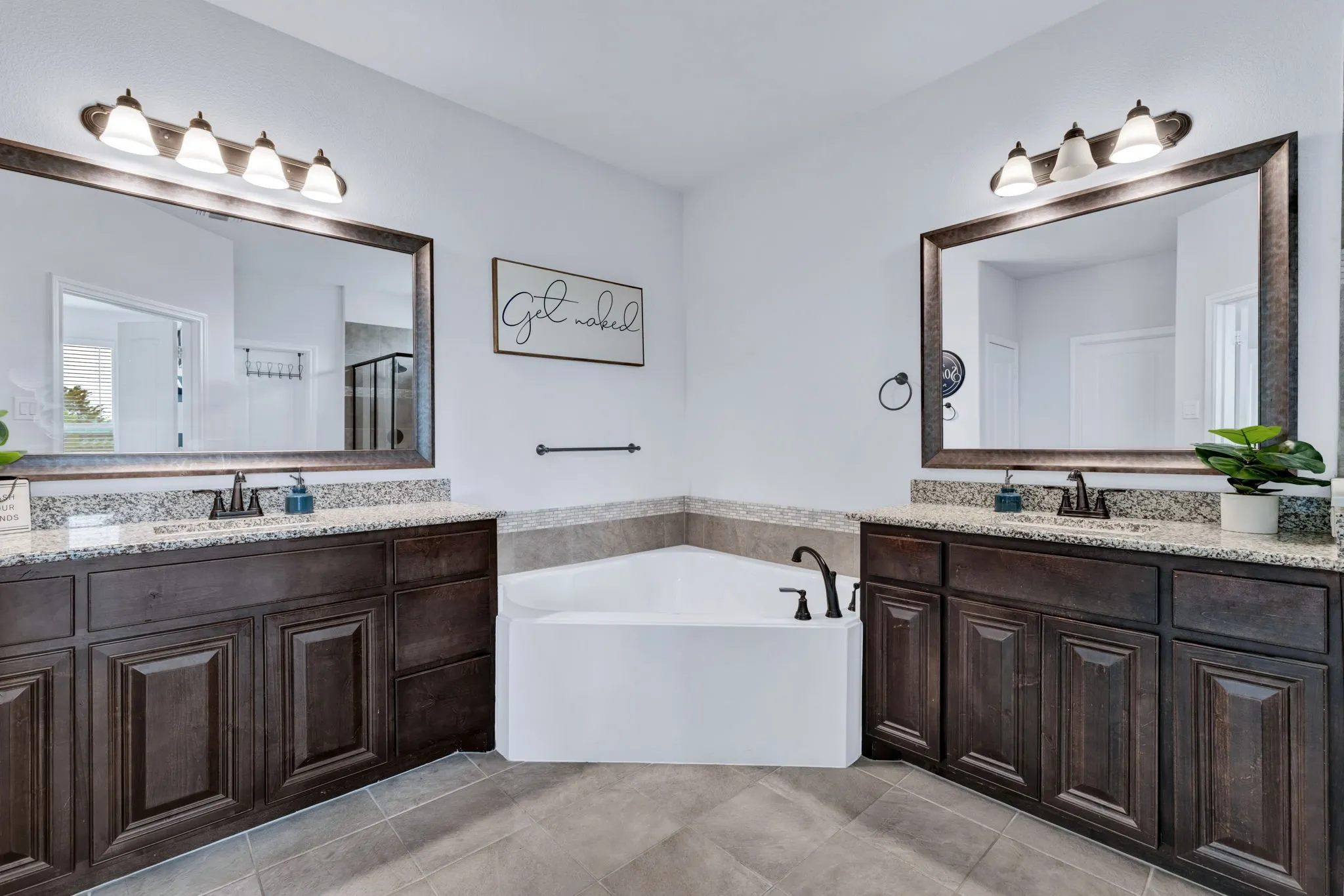 Single Family Residence For Sale in Ellis County , 510 Zinnia Loop, Midlothian, Texas 76065, 4 Bedrooms, 4 Bathrooms, 3 Garage spaces, 3,386 Sqft, built in 2020, Price $548,500, mls#21275588, Real Estate Agent in Midlothian, Homes For Sale in Ellis county, Homes For Sale in Midlothian, Realtor in Midlothian Texas, Real Estate Brokerage Independent Realty Texas, Luminita Cordes Realtor