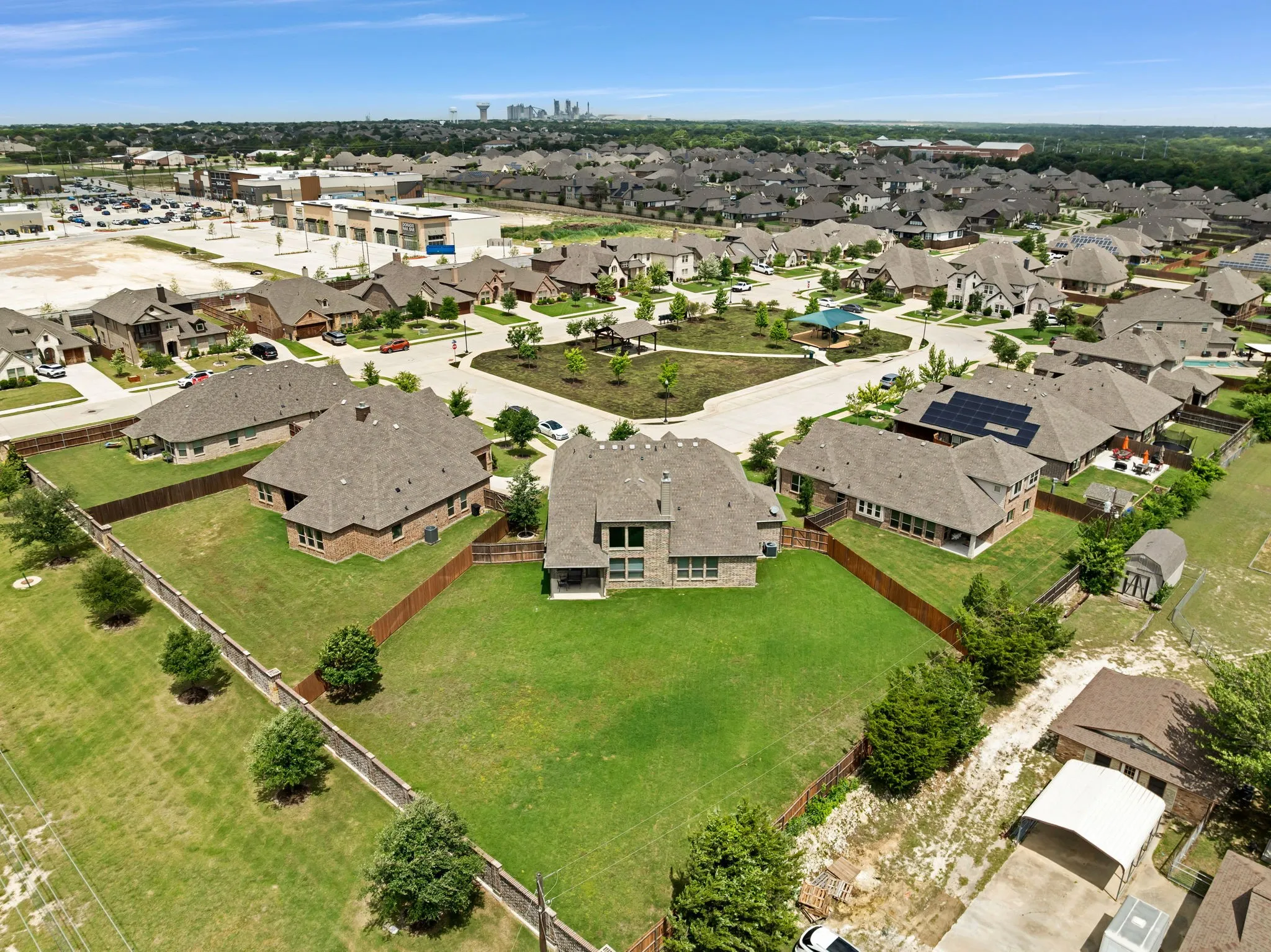 Single Family Residence For Sale in Ellis County , 510 Zinnia Loop, Midlothian, Texas 76065, 4 Bedrooms, 4 Bathrooms, 3 Garage spaces, 3,386 Sqft, built in 2020, Price $548,500, mls#21275588, Real Estate Agent in Midlothian, Homes For Sale in Ellis county, Homes For Sale in Midlothian, Realtor in Midlothian Texas, Real Estate Brokerage Independent Realty Texas, Luminita Cordes Realtor