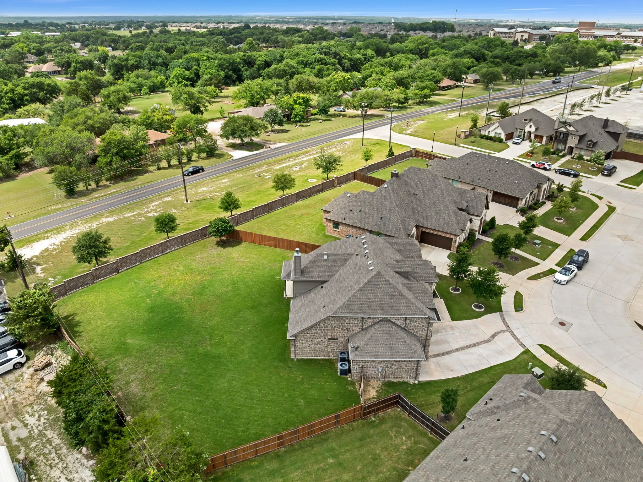 Single Family Residence For Sale in Ellis County , 510 Zinnia Loop, Midlothian, Texas 76065, 4 Bedrooms, 4 Bathrooms, 3 Garage spaces, 3,386 Sqft, built in 2020, Price $548,500, mls#21275588, Real Estate Agent in Midlothian, Homes For Sale in Ellis county, Homes For Sale in Midlothian, Realtor in Midlothian Texas, Real Estate Brokerage Independent Realty Texas, Luminita Cordes Realtor