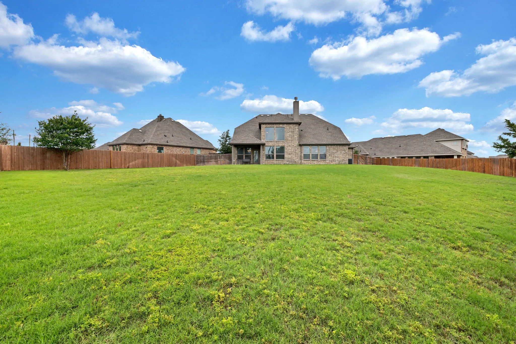 Single Family Residence For Sale in Ellis County , 510 Zinnia Loop, Midlothian, Texas 76065, 4 Bedrooms, 4 Bathrooms, 3 Garage spaces, 3,386 Sqft, built in 2020, Price $548,500, mls#21275588, Real Estate Agent in Midlothian, Homes For Sale in Ellis county, Homes For Sale in Midlothian, Realtor in Midlothian Texas, Real Estate Brokerage Independent Realty Texas, Luminita Cordes Realtor