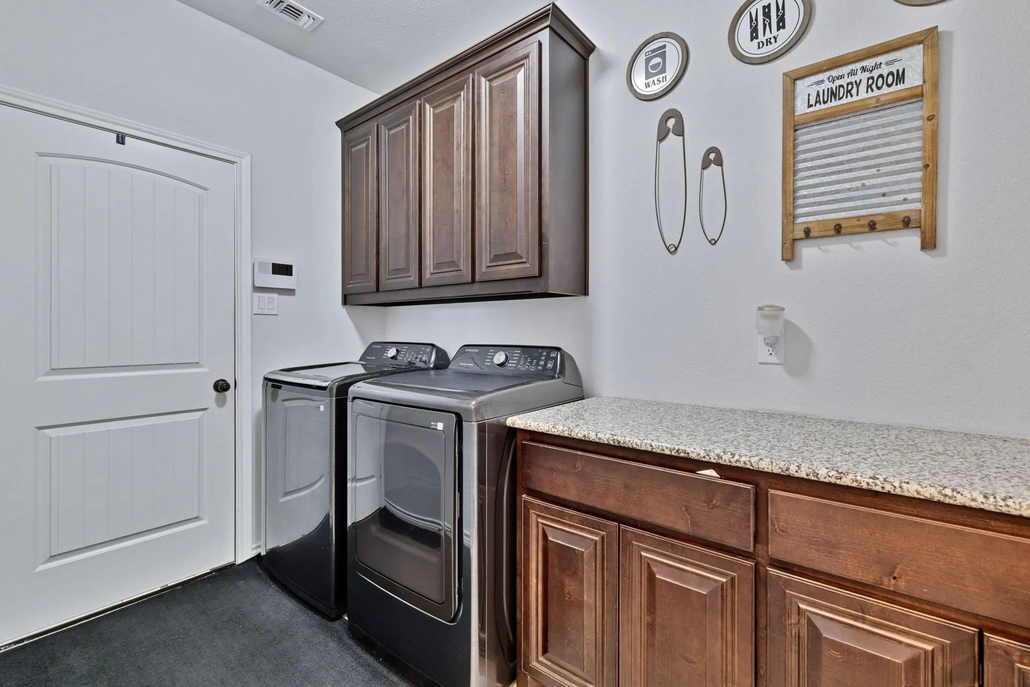 Single Family Residence For Sale in Ellis County , 510 Zinnia Loop, Midlothian, Texas 76065, 4 Bedrooms, 4 Bathrooms, 3 Garage spaces, 3,386 Sqft, built in 2020, Price $548,500, mls#21275588, Real Estate Agent in Midlothian, Homes For Sale in Ellis county, Homes For Sale in Midlothian, Realtor in Midlothian Texas, Real Estate Brokerage Independent Realty Texas, Luminita Cordes Realtor