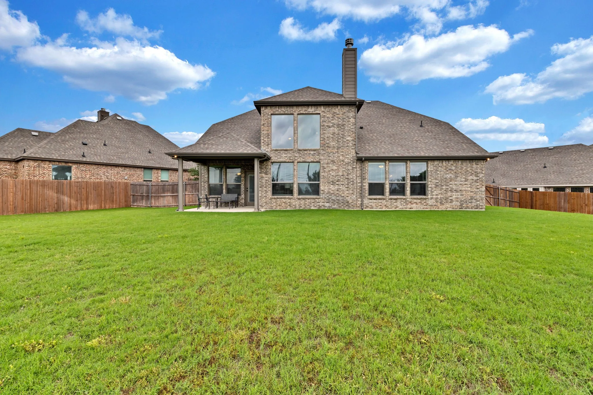 Single Family Residence For Sale in Ellis County , 510 Zinnia Loop, Midlothian, Texas 76065, 4 Bedrooms, 4 Bathrooms, 3 Garage spaces, 3,386 Sqft, built in 2020, Price $548,500, mls#21275588, Real Estate Agent in Midlothian, Homes For Sale in Ellis county, Homes For Sale in Midlothian, Realtor in Midlothian Texas, Real Estate Brokerage Independent Realty Texas, Luminita Cordes Realtor