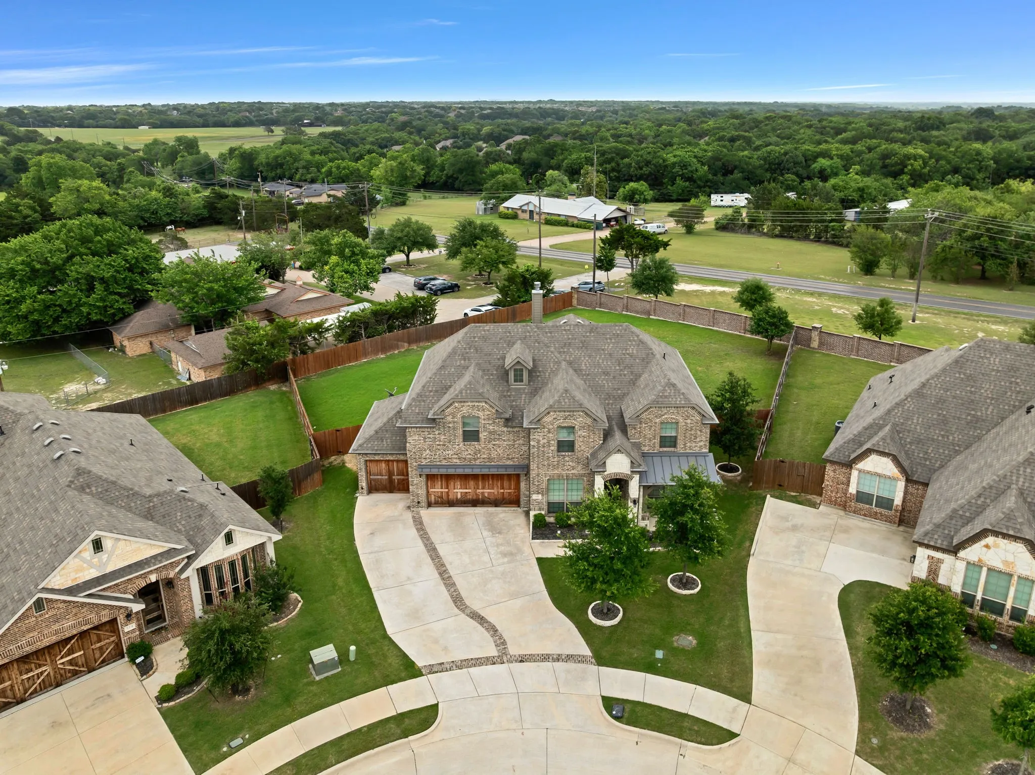 Single Family Residence For Sale in Ellis County , 510 Zinnia Loop, Midlothian, Texas 76065, 4 Bedrooms, 4 Bathrooms, 3 Garage spaces, 3,386 Sqft, built in 2020, Price $548,500, mls#21275588, Real Estate Agent in Midlothian, Homes For Sale in Ellis county, Homes For Sale in Midlothian, Realtor in Midlothian Texas, Real Estate Brokerage Independent Realty Texas, Luminita Cordes Realtor