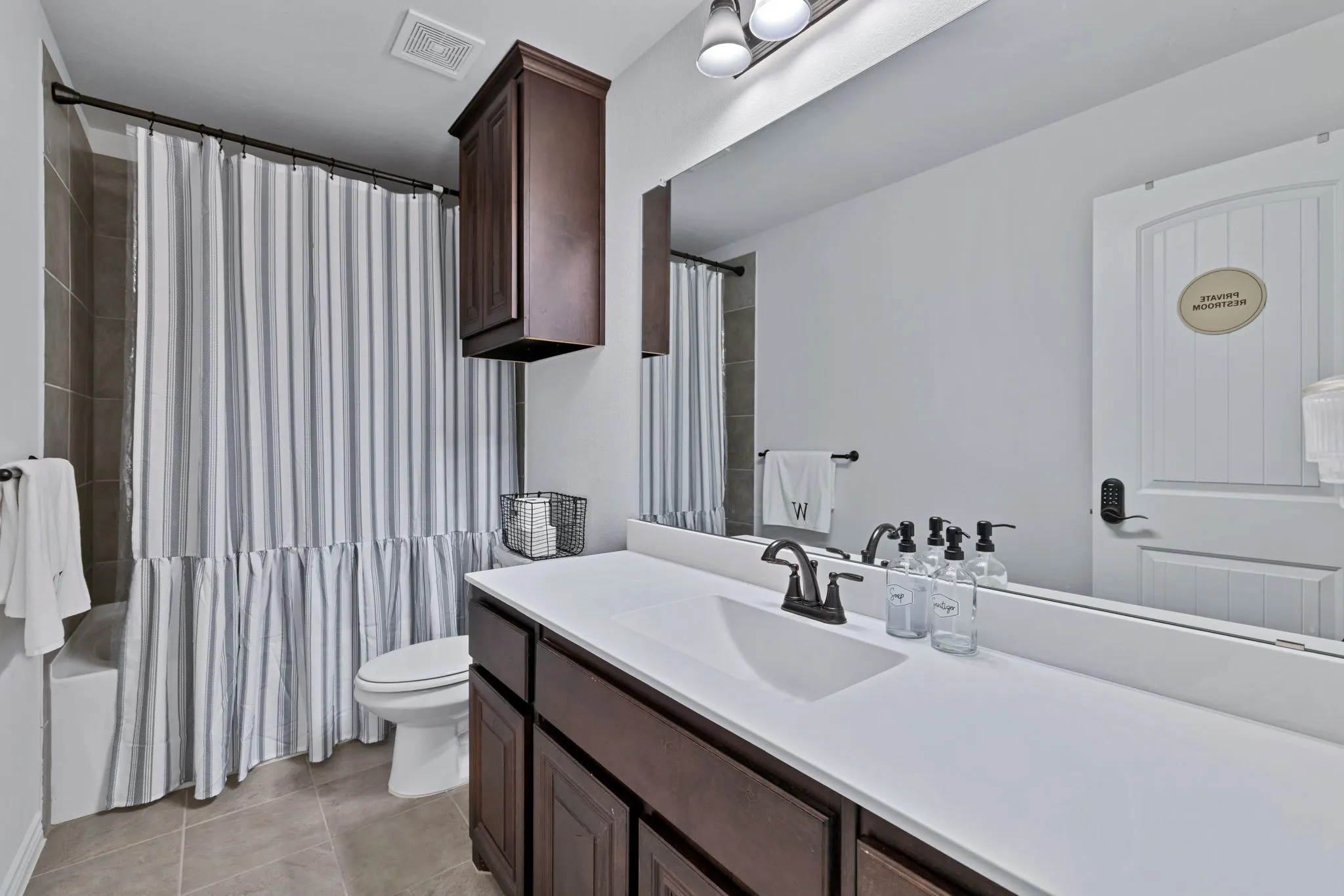 Single Family Residence For Sale in Ellis County , 510 Zinnia Loop, Midlothian, Texas 76065, 4 Bedrooms, 4 Bathrooms, 3 Garage spaces, 3,386 Sqft, built in 2020, Price $548,500, mls#21275588, Real Estate Agent in Midlothian, Homes For Sale in Ellis county, Homes For Sale in Midlothian, Realtor in Midlothian Texas, Real Estate Brokerage Independent Realty Texas, Luminita Cordes Realtor