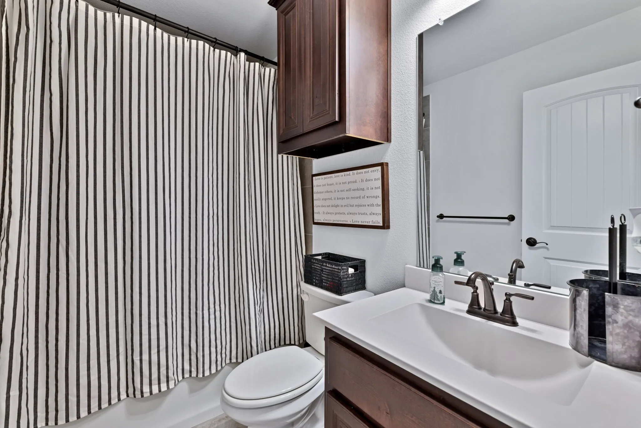 Single Family Residence For Sale in Ellis County , 510 Zinnia Loop, Midlothian, Texas 76065, 4 Bedrooms, 4 Bathrooms, 3 Garage spaces, 3,386 Sqft, built in 2020, Price $548,500, mls#21275588, Real Estate Agent in Midlothian, Homes For Sale in Ellis county, Homes For Sale in Midlothian, Realtor in Midlothian Texas, Real Estate Brokerage Independent Realty Texas, Luminita Cordes Realtor