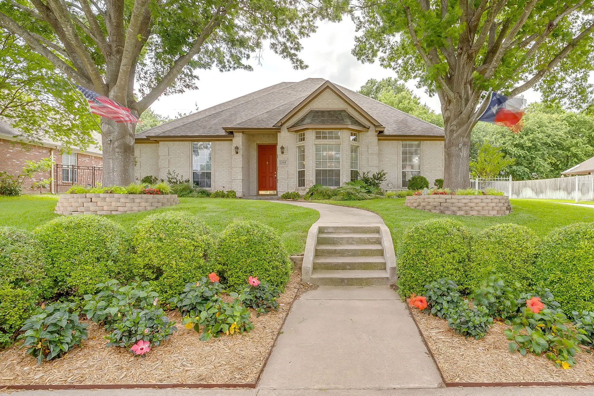 Single Family Residence For Sale in Johnson County , 1108 Canton Road, Cleburne, Texas 76033, 3 Bedrooms, 3 Bathrooms, 2 Garage spaces, 2,157 Sqft, built in 1999, Price $365,000, mls#21268337, Real Estate Agent in Cleburne, Homes For Sale in Johnson county, Homes For Sale in Cleburne, Realtor in Cleburne Texas, Real Estate Brokerage Independent Realty Texas, Luminita Cordes Realtor