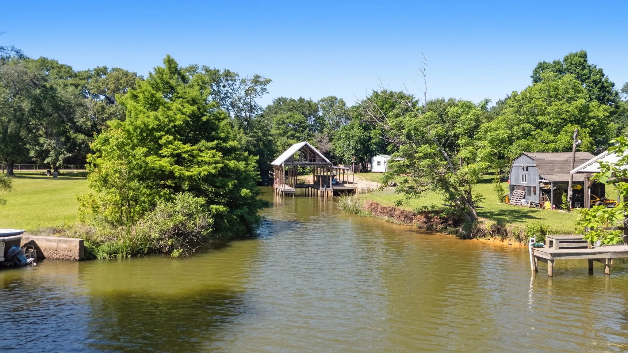 Single Family Residence For Sale in Smith County , 16285 W County Road 189, Flint, Texas 75762, 3 Bedroom, 3 Bathroom, 2 Garage spaces, 2,386 Sqft, built in 1997, mls#21275266, Real Estate Agent in Flint, Homes For Sale in Smith county, Homes For Sale in Flint, Realtor in Flint Texas, Real Estate Brokerage Independent Realty Texas, Luminita Cordes Realtor
