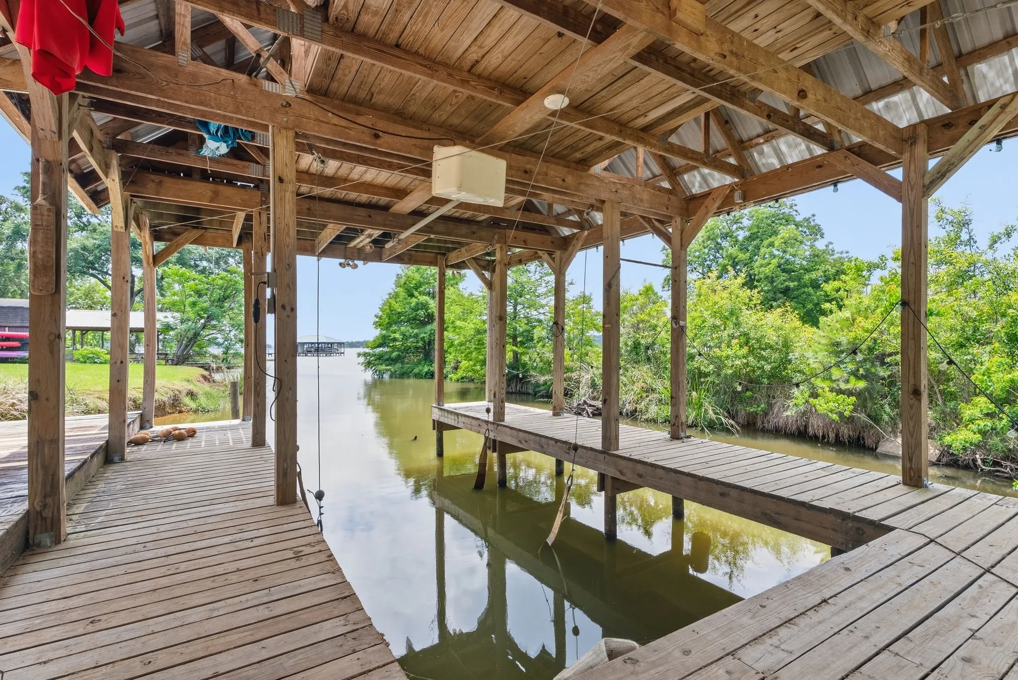 Single Family Residence For Sale in Smith County , 16285 W County Road 189, Flint, Texas 75762, 3 Bedroom, 3 Bathroom, 2 Garage spaces, 2,386 Sqft, built in 1997, mls#21275266, Real Estate Agent in Flint, Homes For Sale in Smith county, Homes For Sale in Flint, Realtor in Flint Texas, Real Estate Brokerage Independent Realty Texas, Luminita Cordes Realtor