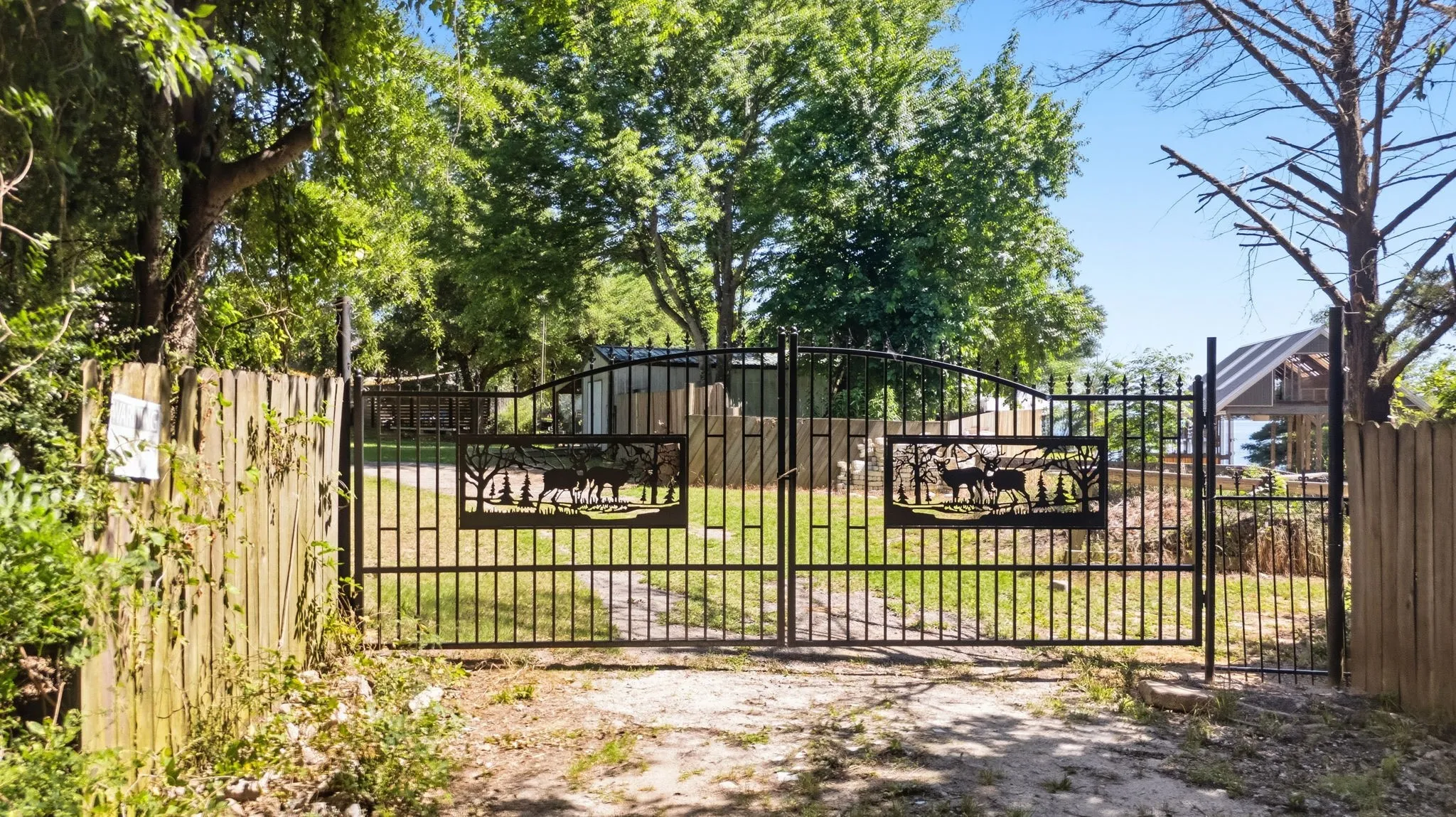 Single Family Residence For Sale in Smith County , 16285 W County Road 189, Flint, Texas 75762, 3 Bedroom, 3 Bathroom, 2 Garage spaces, 2,386 Sqft, built in 1997, mls#21275266, Real Estate Agent in Flint, Homes For Sale in Smith county, Homes For Sale in Flint, Realtor in Flint Texas, Real Estate Brokerage Independent Realty Texas, Luminita Cordes Realtor