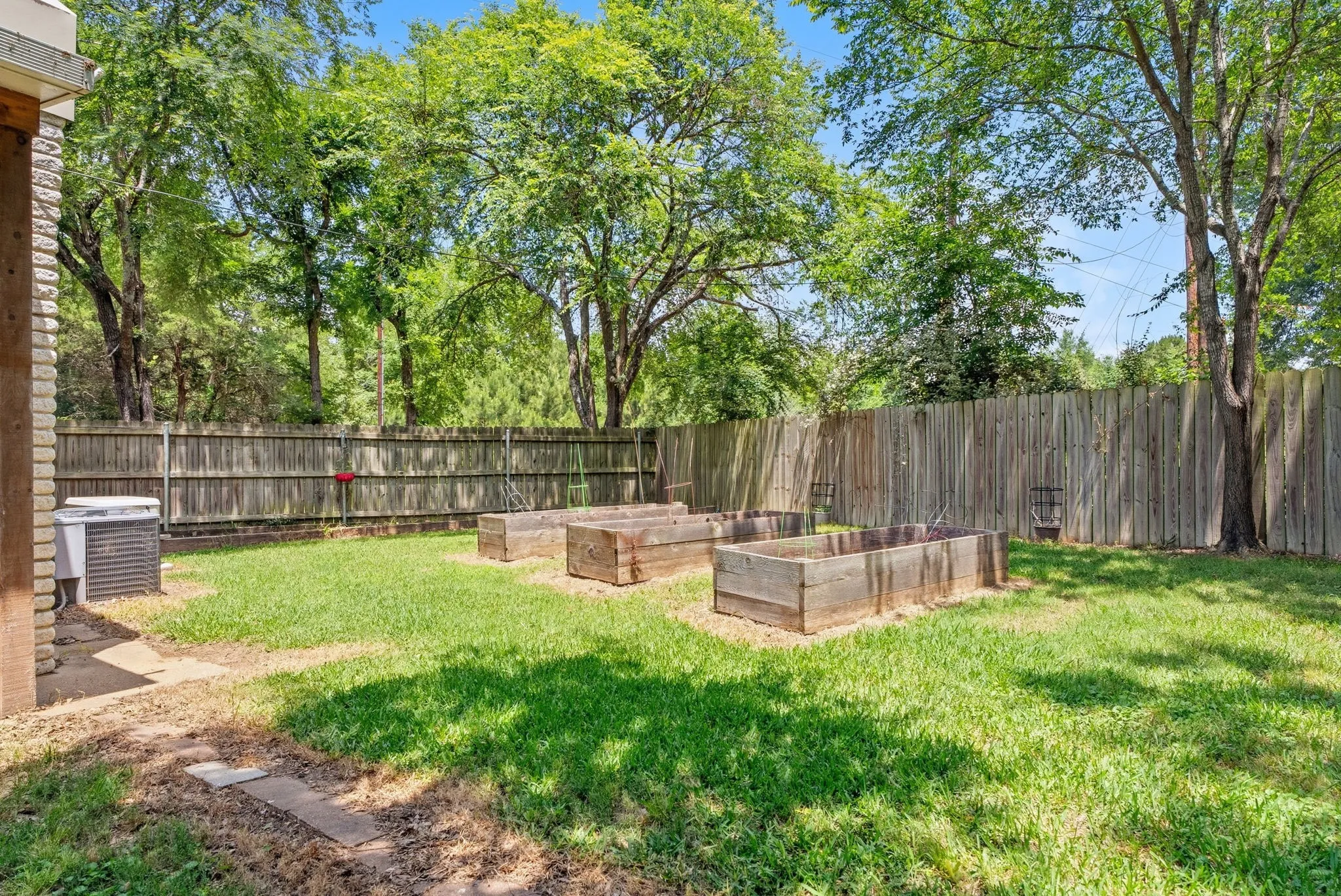 Single Family Residence For Sale in Smith County , 16285 W County Road 189, Flint, Texas 75762, 3 Bedroom, 3 Bathroom, 2 Garage spaces, 2,386 Sqft, built in 1997, mls#21275266, Real Estate Agent in Flint, Homes For Sale in Smith county, Homes For Sale in Flint, Realtor in Flint Texas, Real Estate Brokerage Independent Realty Texas, Luminita Cordes Realtor