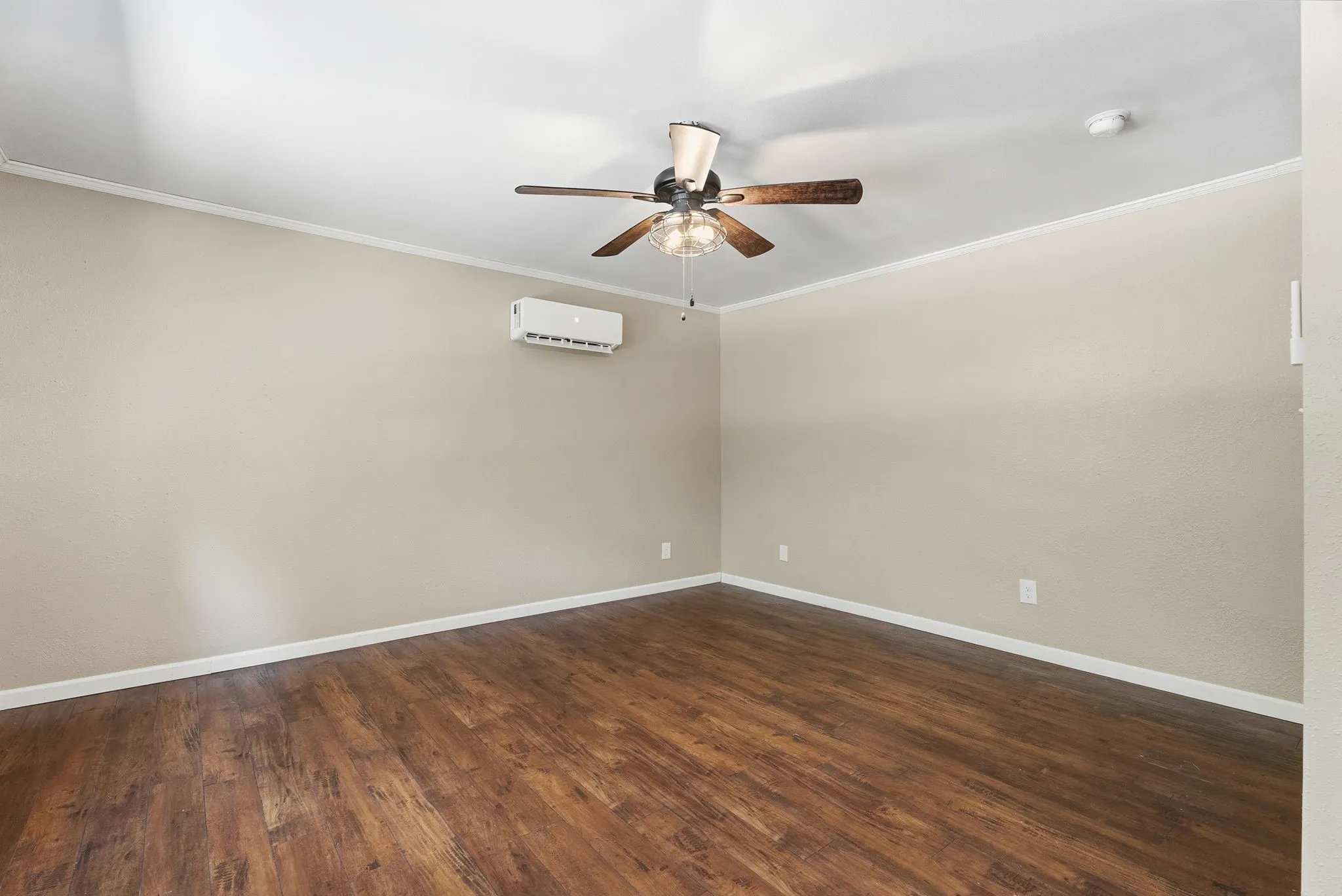 Single Family Residence For Sale in Smith County , 16285 W County Road 189, Flint, Texas 75762, 3 Bedroom, 3 Bathroom, 2 Garage spaces, 2,386 Sqft, built in 1997, mls#21275266, Real Estate Agent in Flint, Homes For Sale in Smith county, Homes For Sale in Flint, Realtor in Flint Texas, Real Estate Brokerage Independent Realty Texas, Luminita Cordes Realtor