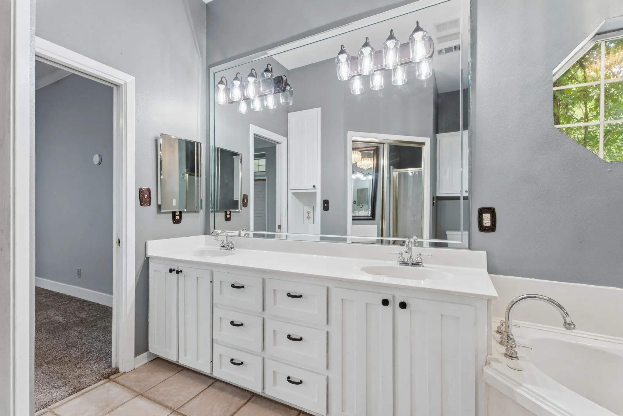 Single Family Residence For Sale in Smith County , 16285 W County Road 189, Flint, Texas 75762, 3 Bedroom, 3 Bathroom, 2 Garage spaces, 2,386 Sqft, built in 1997, mls#21275266, Real Estate Agent in Flint, Homes For Sale in Smith county, Homes For Sale in Flint, Realtor in Flint Texas, Real Estate Brokerage Independent Realty Texas, Luminita Cordes Realtor