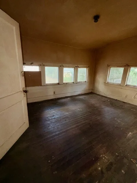 Single Family Residence For Sale in Mc Lennan County , 819 S 10th Street, Waco, Texas 76706, 3 Bedroom, 2 Bathroom, Garage spaces, 1,558 Sqft, built in 1910, mls#21274715, Real Estate Agent in Waco, Homes For Sale in Mc Lennan county, Homes For Sale in Waco, Realtor in Waco Texas, Real Estate Brokerage Independent Realty Texas, Luminita Cordes Realtor