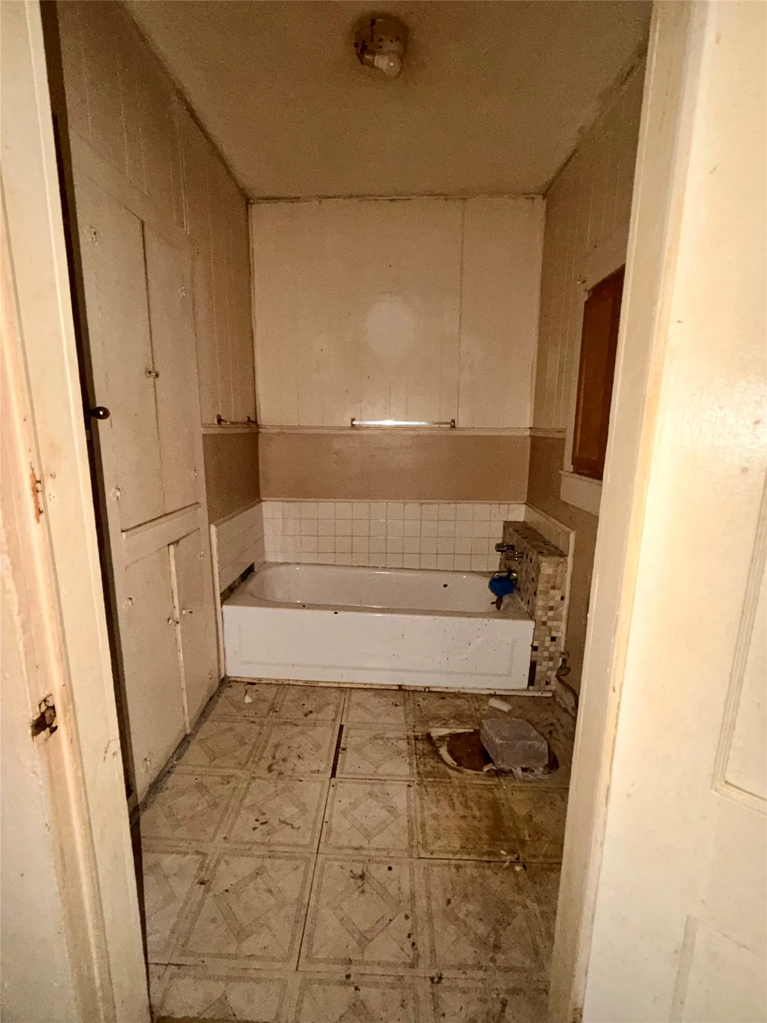 Single Family Residence For Sale in Mc Lennan County , 819 S 10th Street, Waco, Texas 76706, 3 Bedroom, 2 Bathroom, Garage spaces, 1,558 Sqft, built in 1910, mls#21274715, Real Estate Agent in Waco, Homes For Sale in Mc Lennan county, Homes For Sale in Waco, Realtor in Waco Texas, Real Estate Brokerage Independent Realty Texas, Luminita Cordes Realtor