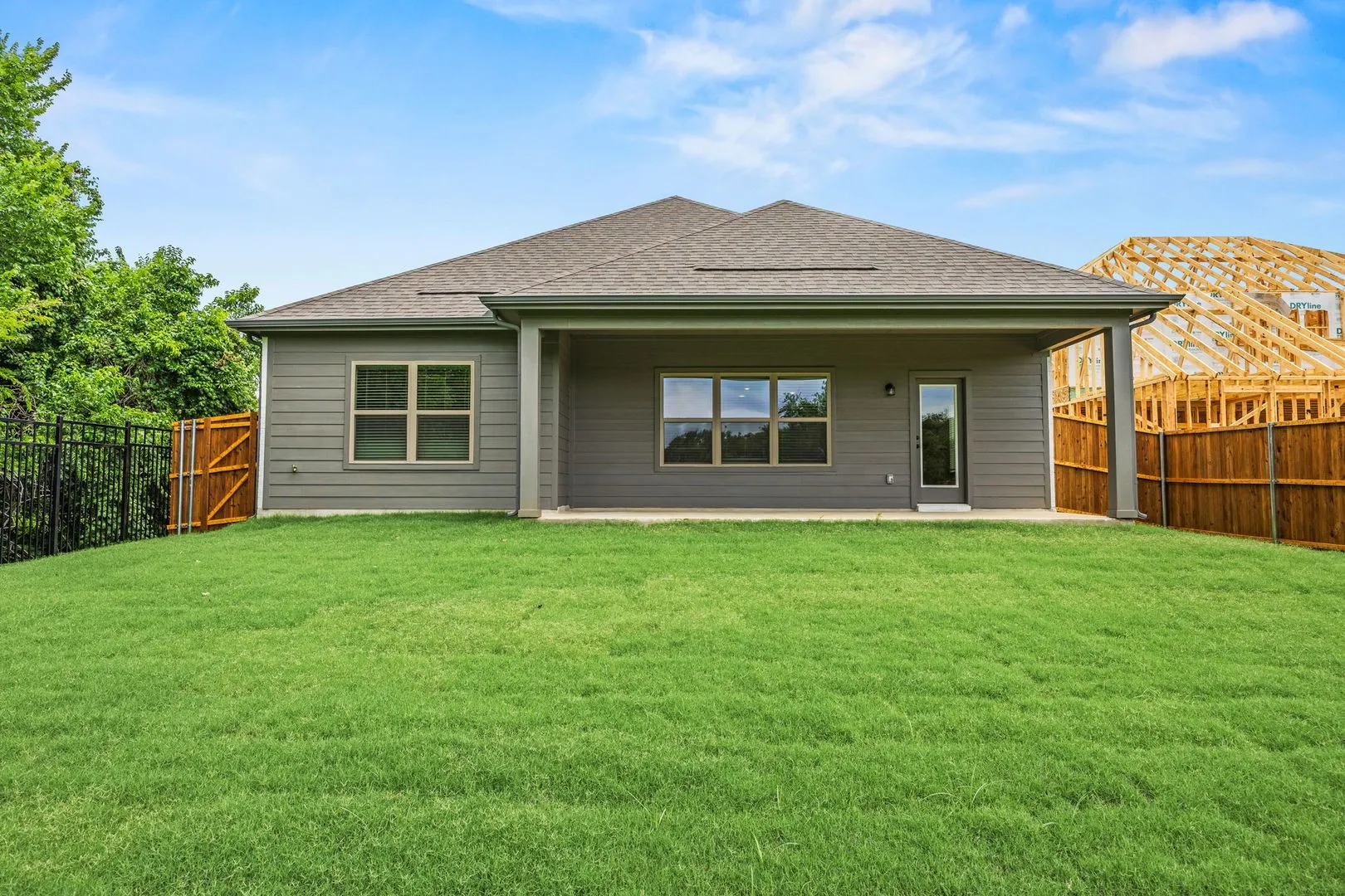 29-web-or-mls-3300-goshawk-dr