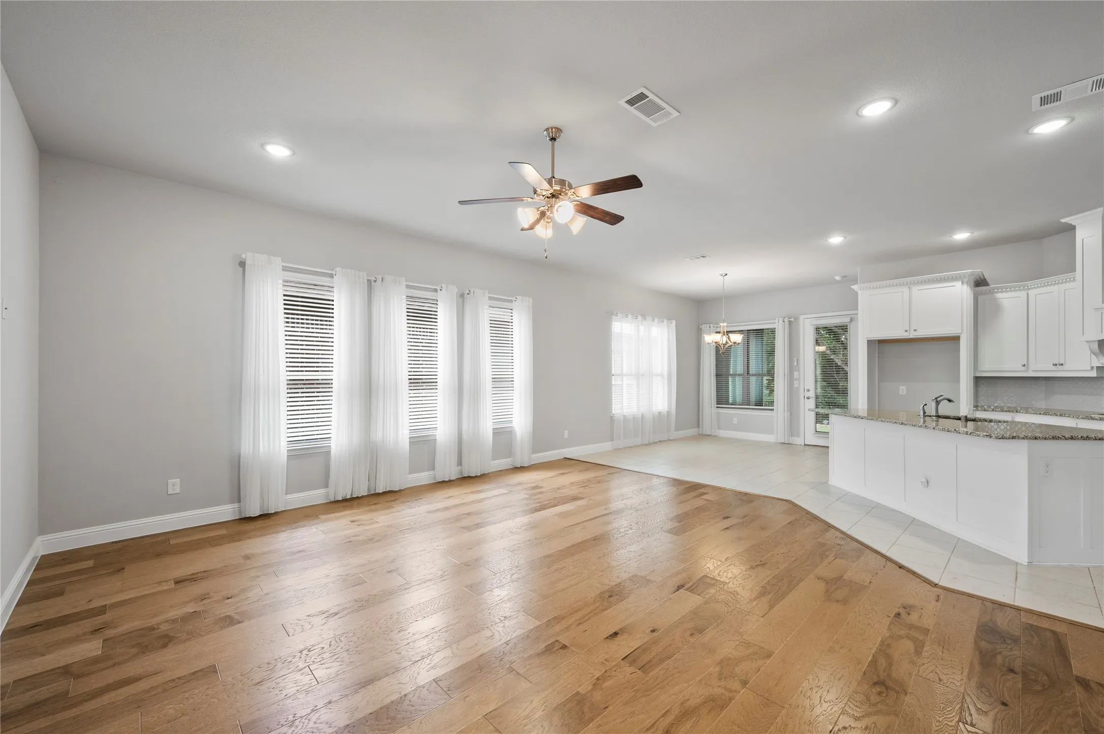 Single Family Residence For Sale in Rockwall County , 1524 Sonnet Drive, Heath, Texas 75126, 3 Bedroom, 2 Bathroom, 2 Garage spaces, 1,931 Sqft, built in 2019, mls#21271568, Real Estate Agent in Heath, Homes For Sale in Rockwall county, Homes For Sale in Heath, Realtor in Heath Texas, Real Estate Brokerage Independent Realty Texas, Luminita Cordes Realtor