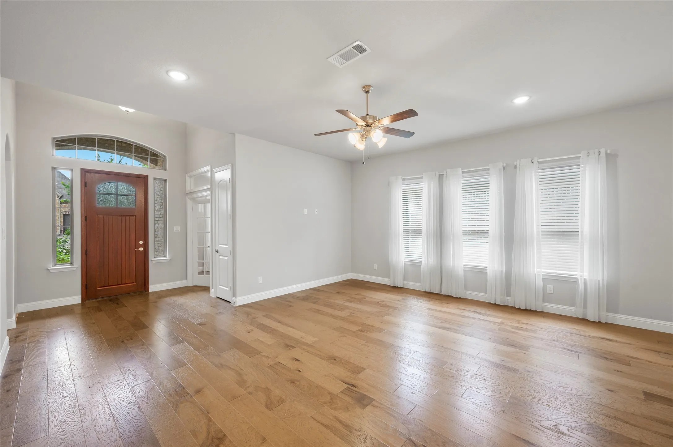 Single Family Residence For Sale in Rockwall County , 1524 Sonnet Drive, Heath, Texas 75126, 3 Bedroom, 2 Bathroom, 2 Garage spaces, 1,931 Sqft, built in 2019, mls#21271568, Real Estate Agent in Heath, Homes For Sale in Rockwall county, Homes For Sale in Heath, Realtor in Heath Texas, Real Estate Brokerage Independent Realty Texas, Luminita Cordes Realtor
