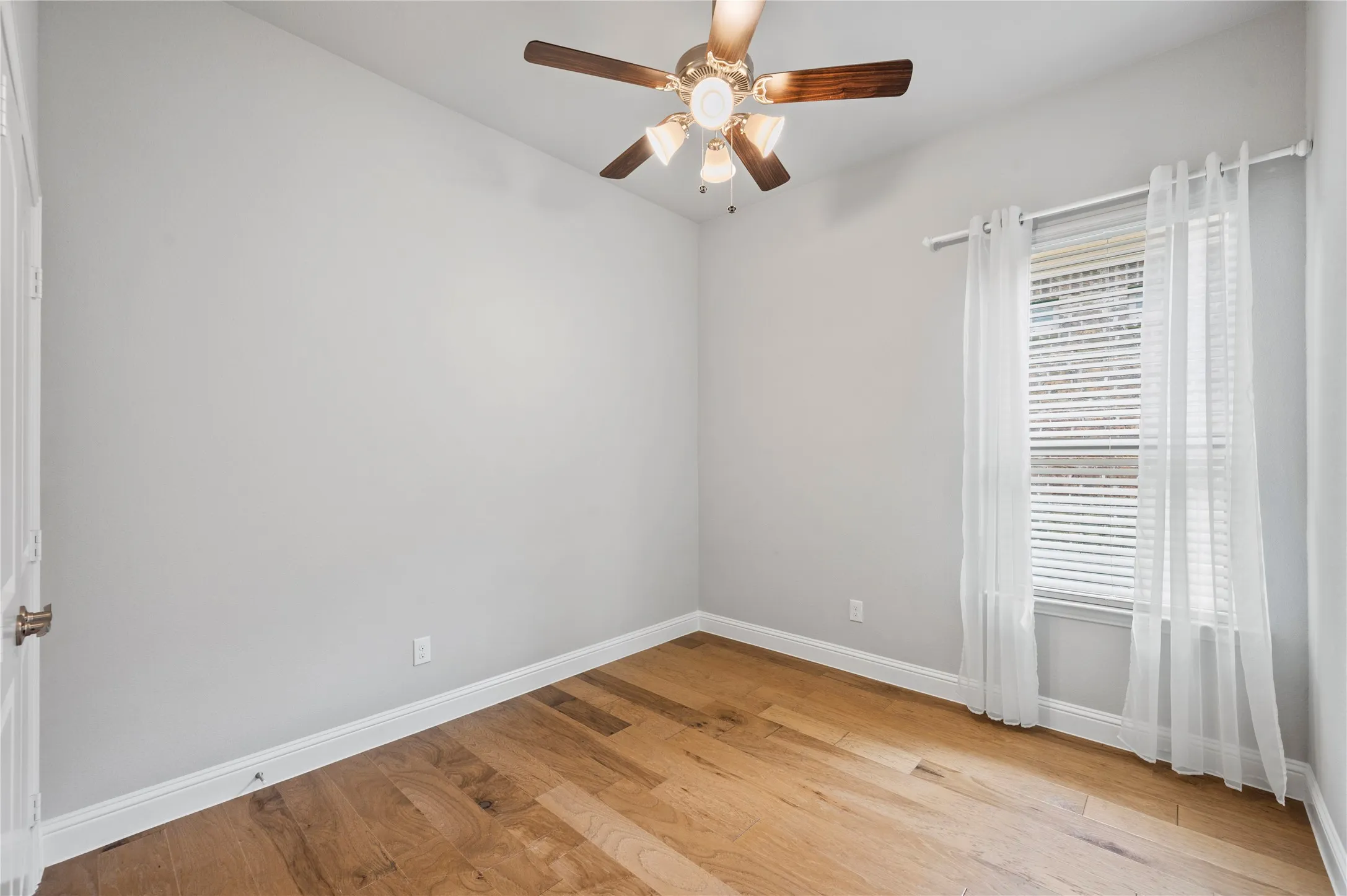 Single Family Residence For Sale in Rockwall County , 1524 Sonnet Drive, Heath, Texas 75126, 3 Bedroom, 2 Bathroom, 2 Garage spaces, 1,931 Sqft, built in 2019, mls#21271568, Real Estate Agent in Heath, Homes For Sale in Rockwall county, Homes For Sale in Heath, Realtor in Heath Texas, Real Estate Brokerage Independent Realty Texas, Luminita Cordes Realtor
