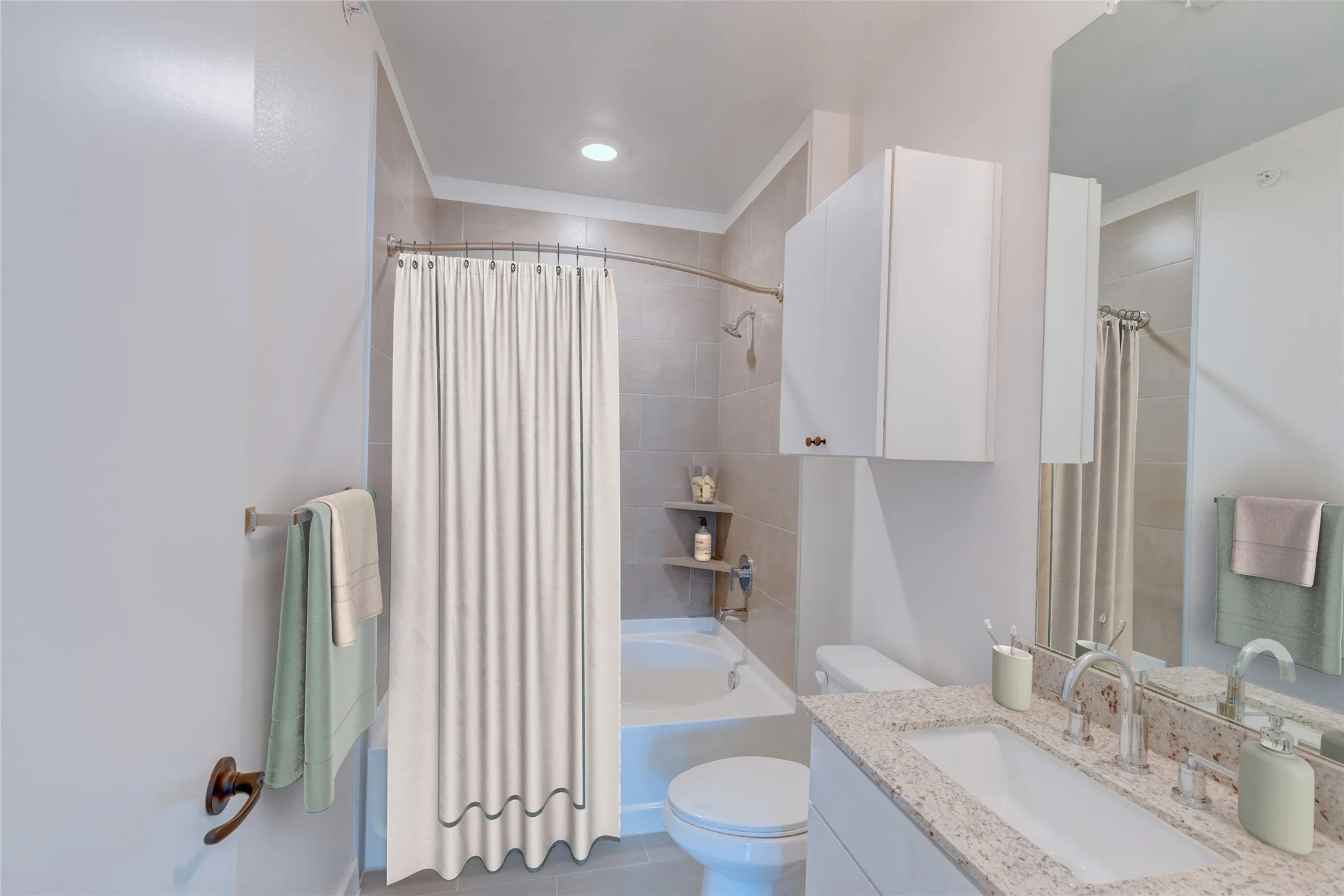 Apartment For Rent in Tarrant County , 117 Priddy Lane 205, Fort Worth, Texas 76114, 1 Bedroom, 1 Bathroom, Garage spaces, 837 Sqft, built in 2020, mls#21275738, Real Estate Agent in Fort Worth, Homes For Rent in Tarrant county, Homes For Rent in Fort Worth, Realtor in Fort Worth Texas, Real Estate Brokerage Independent Realty Texas, Luminita Cordes Realtor