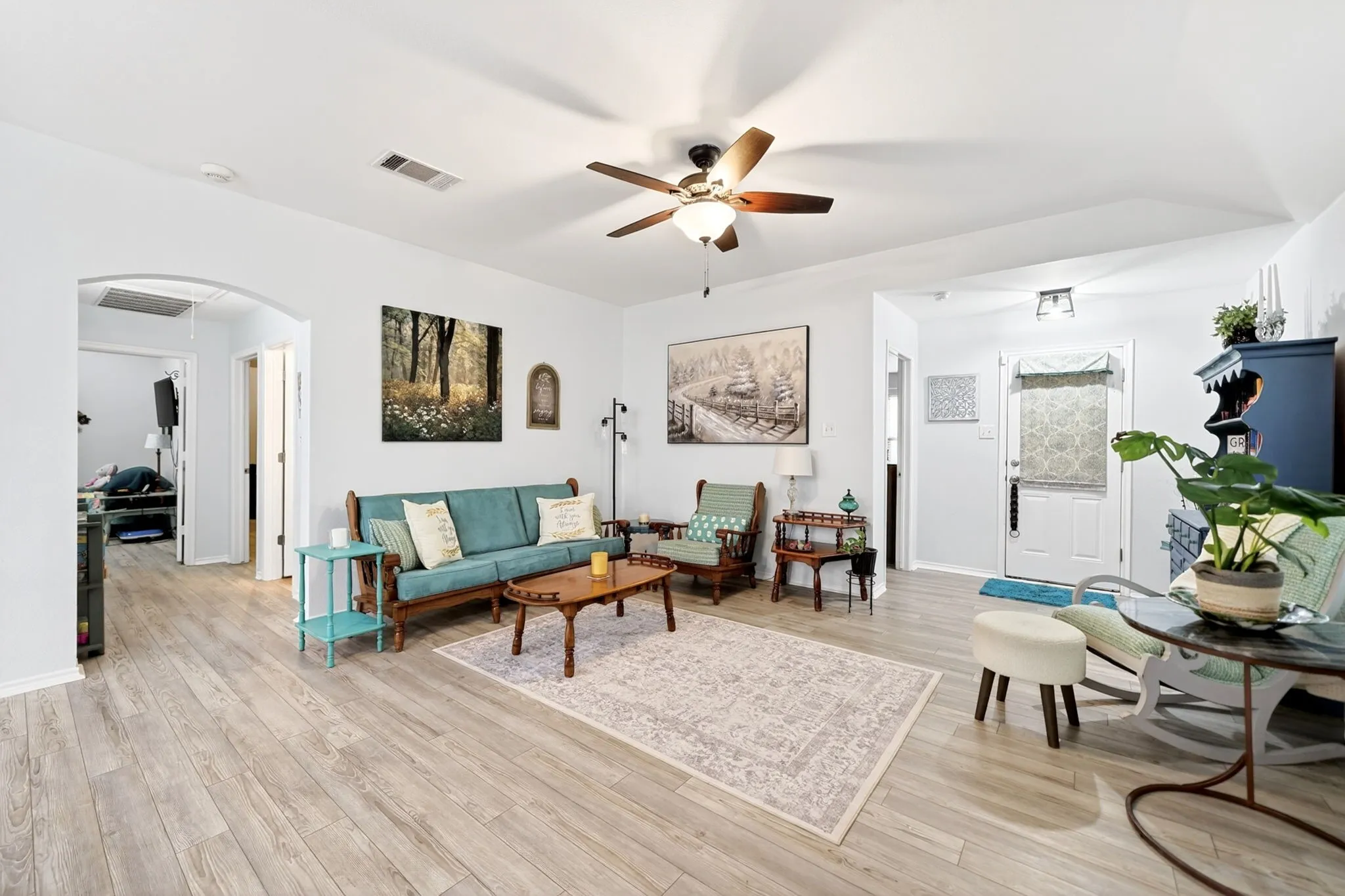 Single Family Residence For Sale in Kaufman County , 2011 Crosby Drive, Forney, Texas 75126, 4 Bedroom, 2 Bathroom, 2 Garage spaces, 1,929 Sqft, built in 2014, mls#21275325, Real Estate Agent in Forney, Homes For Sale in Kaufman county, Homes For Sale in Forney, Realtor in Forney Texas, Real Estate Brokerage Independent Realty Texas, Luminita Cordes Realtor