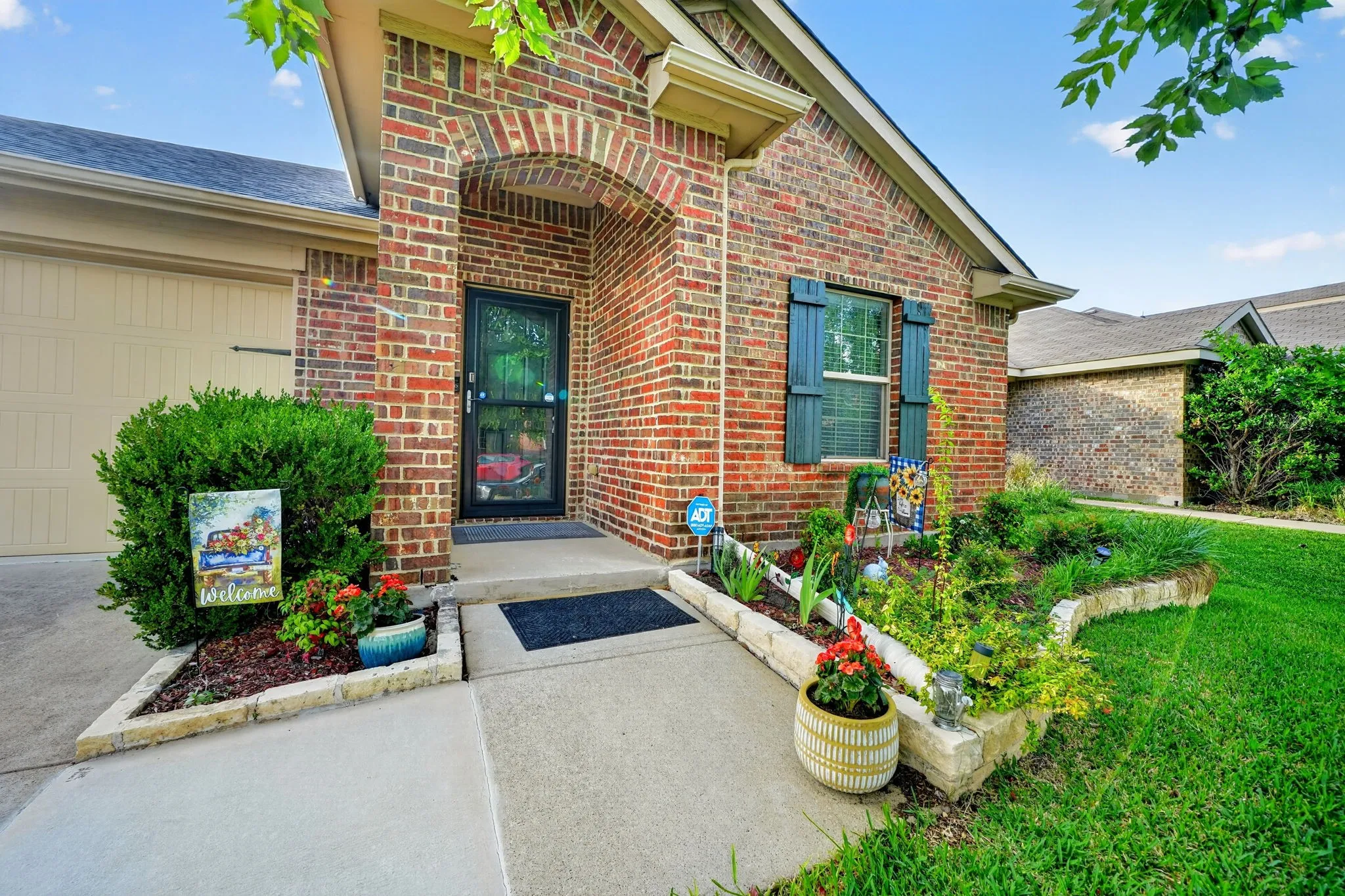 Single Family Residence For Sale in Kaufman County , 2011 Crosby Drive, Forney, Texas 75126, 4 Bedroom, 2 Bathroom, 2 Garage spaces, 1,929 Sqft, built in 2014, mls#21275325, Real Estate Agent in Forney, Homes For Sale in Kaufman county, Homes For Sale in Forney, Realtor in Forney Texas, Real Estate Brokerage Independent Realty Texas, Luminita Cordes Realtor