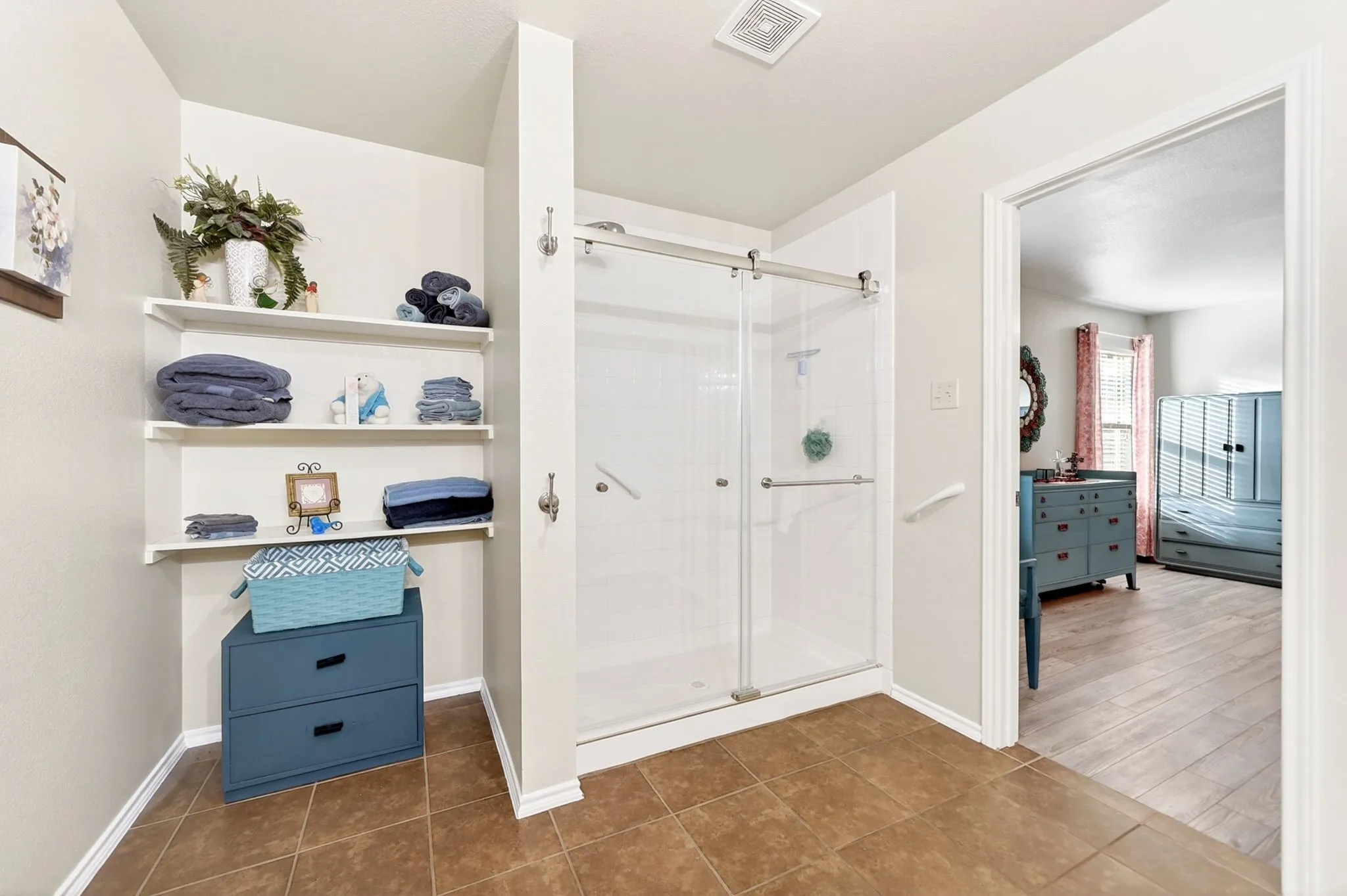Single Family Residence For Sale in Kaufman County , 2011 Crosby Drive, Forney, Texas 75126, 4 Bedroom, 2 Bathroom, 2 Garage spaces, 1,929 Sqft, built in 2014, mls#21275325, Real Estate Agent in Forney, Homes For Sale in Kaufman county, Homes For Sale in Forney, Realtor in Forney Texas, Real Estate Brokerage Independent Realty Texas, Luminita Cordes Realtor