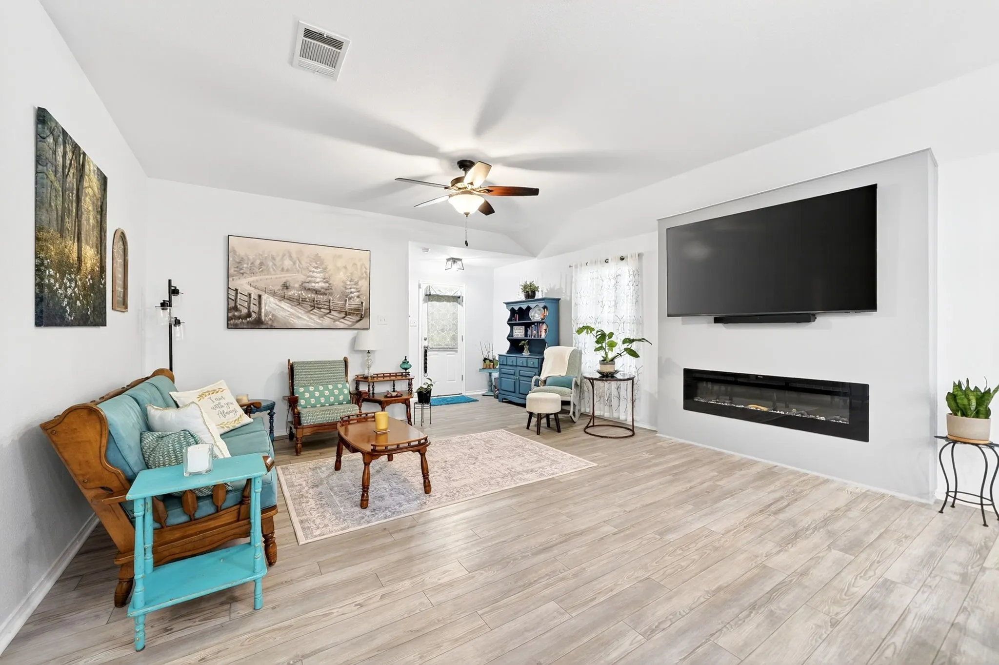 Single Family Residence For Sale in Kaufman County , 2011 Crosby Drive, Forney, Texas 75126, 4 Bedroom, 2 Bathroom, 2 Garage spaces, 1,929 Sqft, built in 2014, mls#21275325, Real Estate Agent in Forney, Homes For Sale in Kaufman county, Homes For Sale in Forney, Realtor in Forney Texas, Real Estate Brokerage Independent Realty Texas, Luminita Cordes Realtor