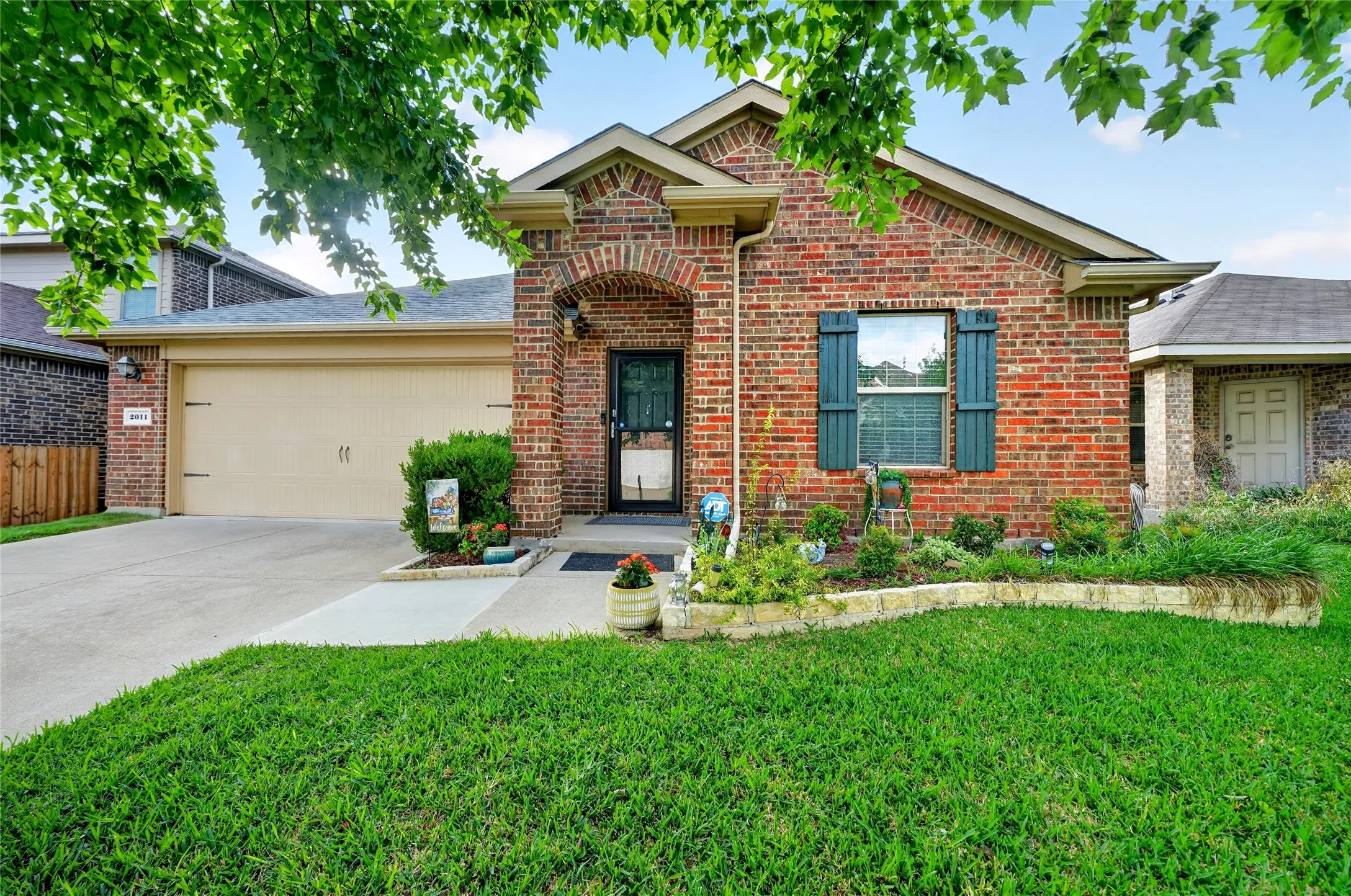 Single Family Residence For Sale in Kaufman County , 2011 Crosby Drive, Forney, Texas 75126, 4 Bedroom, 2 Bathroom, 2 Garage spaces, 1,929 Sqft, built in 2014, mls#21275325, Real Estate Agent in Forney, Homes For Sale in Kaufman county, Homes For Sale in Forney, Realtor in Forney Texas, Real Estate Brokerage Independent Realty Texas, Luminita Cordes Realtor