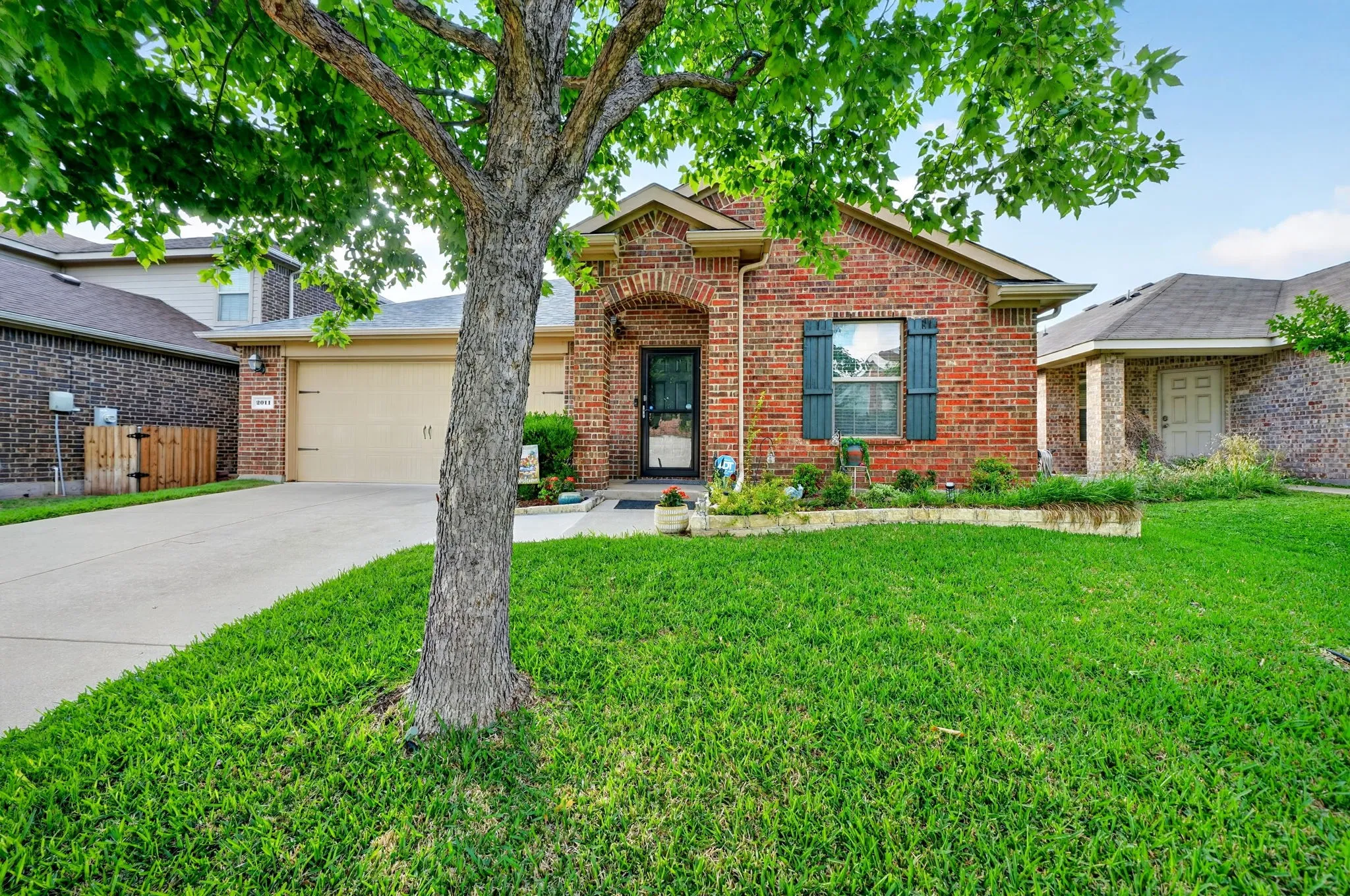 Single Family Residence For Sale in Kaufman County , 2011 Crosby Drive, Forney, Texas 75126, 4 Bedroom, 2 Bathroom, 2 Garage spaces, 1,929 Sqft, built in 2014, mls#21275325, Real Estate Agent in Forney, Homes For Sale in Kaufman county, Homes For Sale in Forney, Realtor in Forney Texas, Real Estate Brokerage Independent Realty Texas, Luminita Cordes Realtor