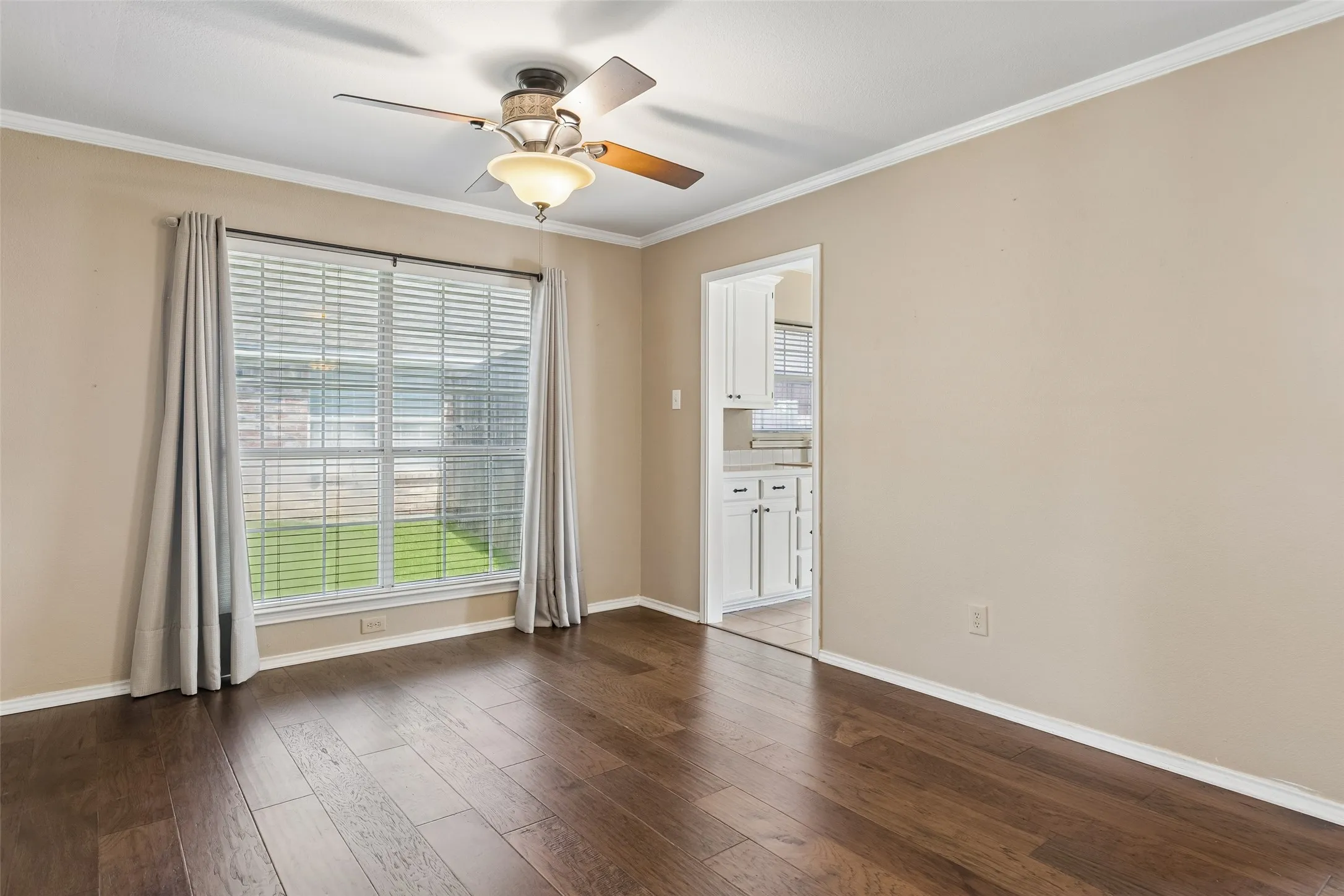 Single Family Residence For Sale in Denton County , 1549 Waterford Drive, Lewisville, Texas 75077, 3 Bedroom, 2 Bathroom, 2 Garage spaces, 1,685 Sqft, built in 1994, mls#21274626, Real Estate Agent in Lewisville, Homes For Sale in Denton county, Homes For Sale in Lewisville, Realtor in Lewisville Texas, Real Estate Brokerage Independent Realty Texas, Luminita Cordes Realtor