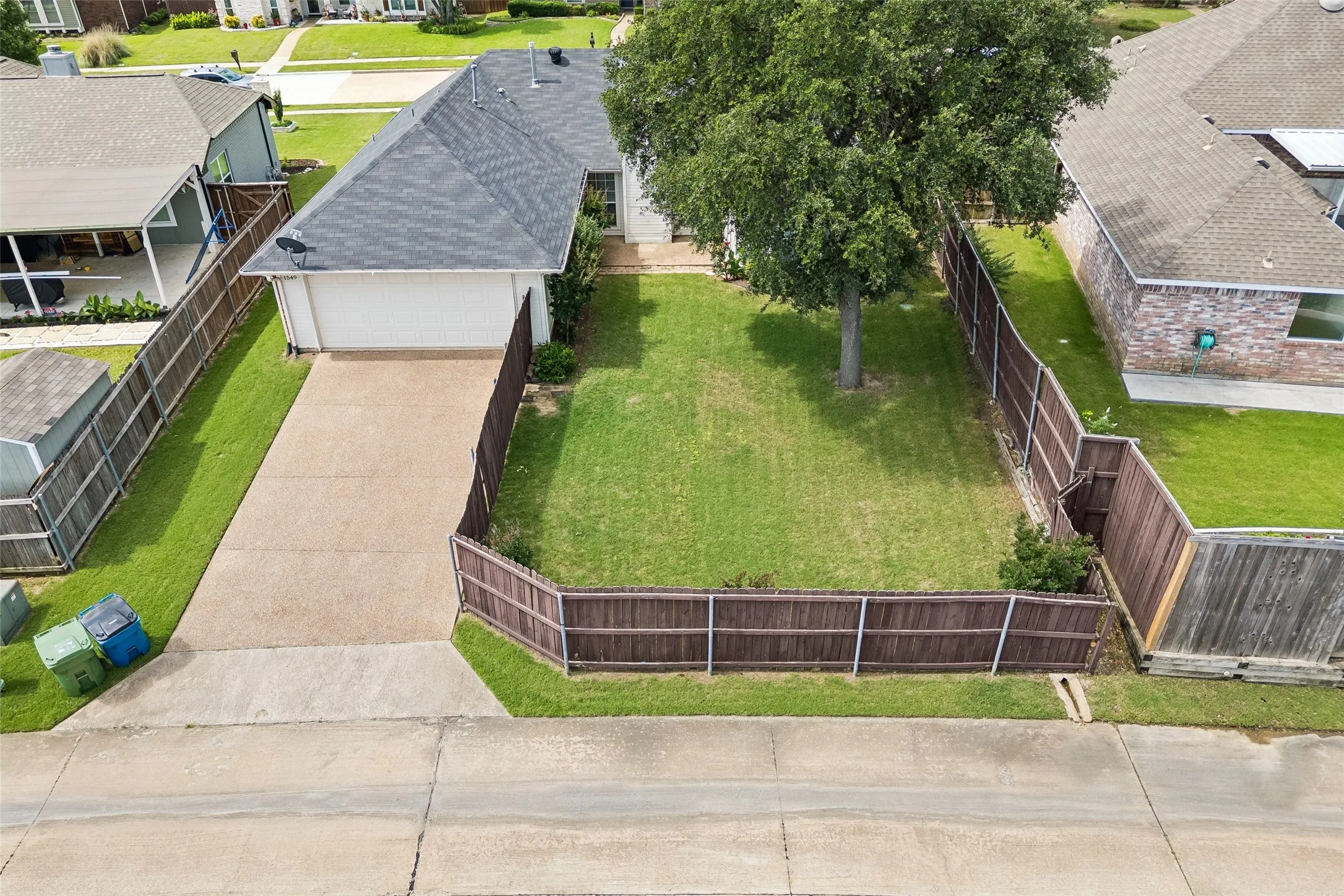 Single Family Residence For Sale in Denton County , 1549 Waterford Drive, Lewisville, Texas 75077, 3 Bedroom, 2 Bathroom, 2 Garage spaces, 1,685 Sqft, built in 1994, mls#21274626, Real Estate Agent in Lewisville, Homes For Sale in Denton county, Homes For Sale in Lewisville, Realtor in Lewisville Texas, Real Estate Brokerage Independent Realty Texas, Luminita Cordes Realtor