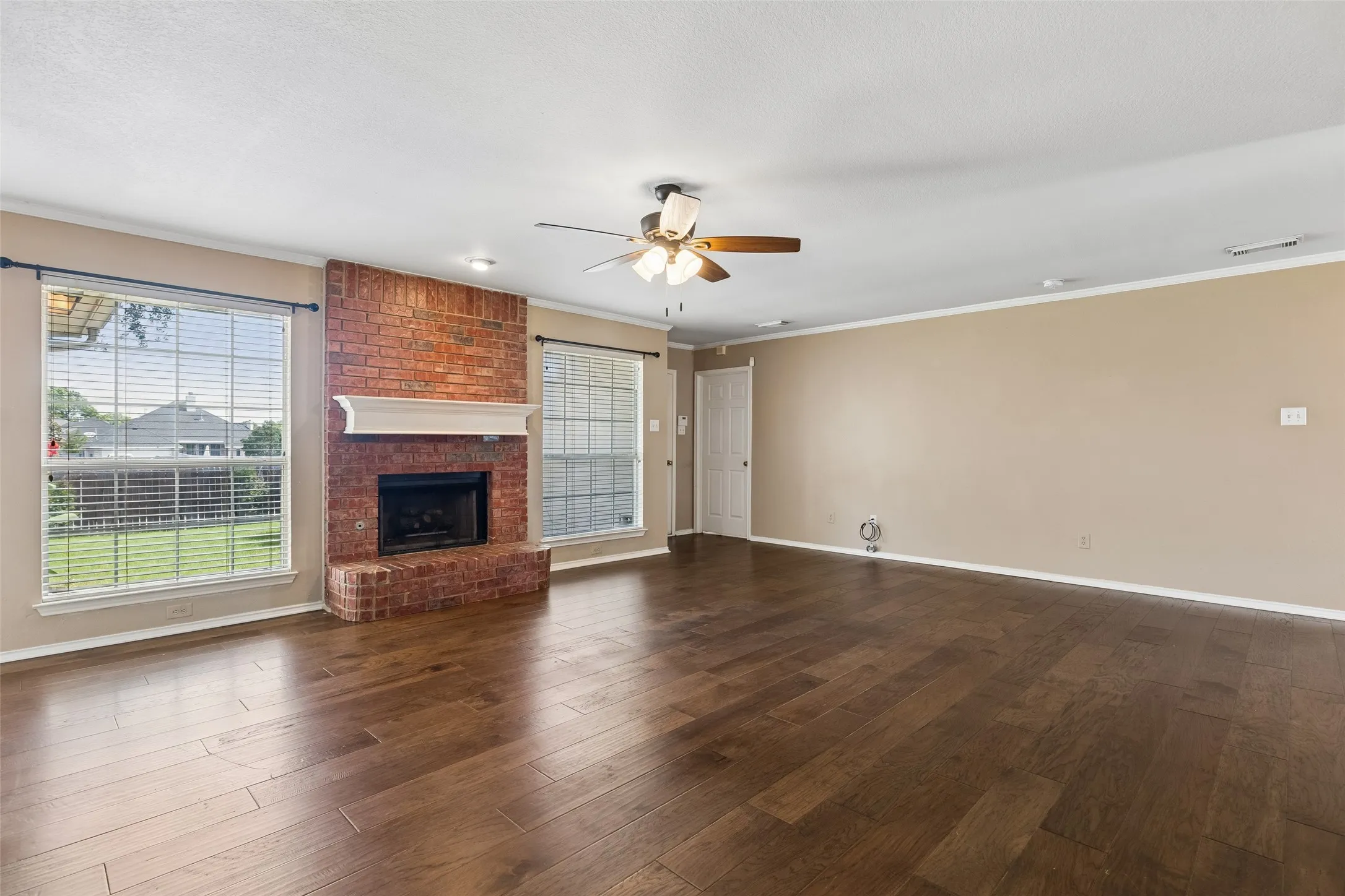 Single Family Residence For Sale in Denton County , 1549 Waterford Drive, Lewisville, Texas 75077, 3 Bedroom, 2 Bathroom, 2 Garage spaces, 1,685 Sqft, built in 1994, mls#21274626, Real Estate Agent in Lewisville, Homes For Sale in Denton county, Homes For Sale in Lewisville, Realtor in Lewisville Texas, Real Estate Brokerage Independent Realty Texas, Luminita Cordes Realtor