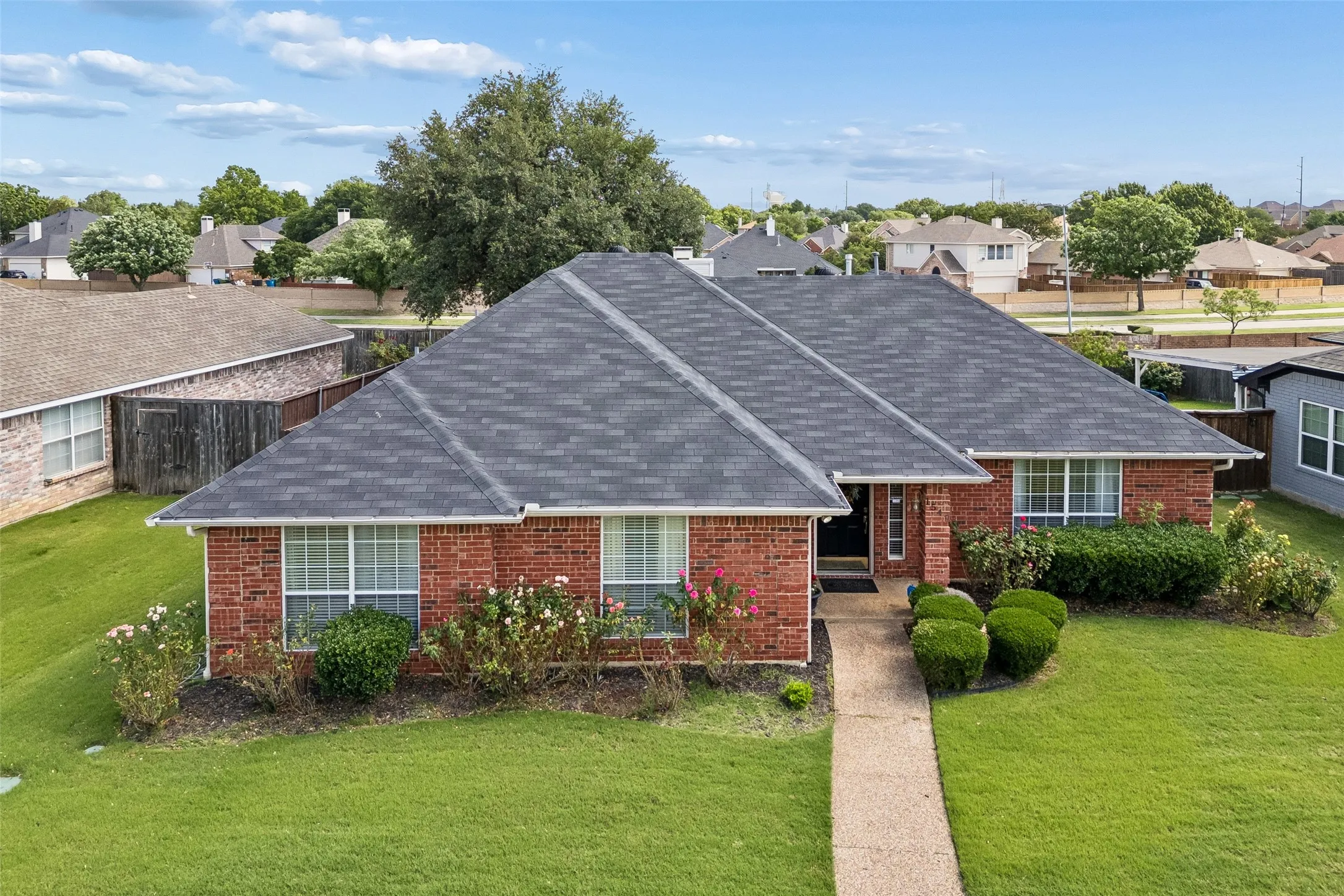 Single Family Residence For Sale in Denton County , 1549 Waterford Drive, Lewisville, Texas 75077, 3 Bedroom, 2 Bathroom, 2 Garage spaces, 1,685 Sqft, built in 1994, mls#21274626, Real Estate Agent in Lewisville, Homes For Sale in Denton county, Homes For Sale in Lewisville, Realtor in Lewisville Texas, Real Estate Brokerage Independent Realty Texas, Luminita Cordes Realtor