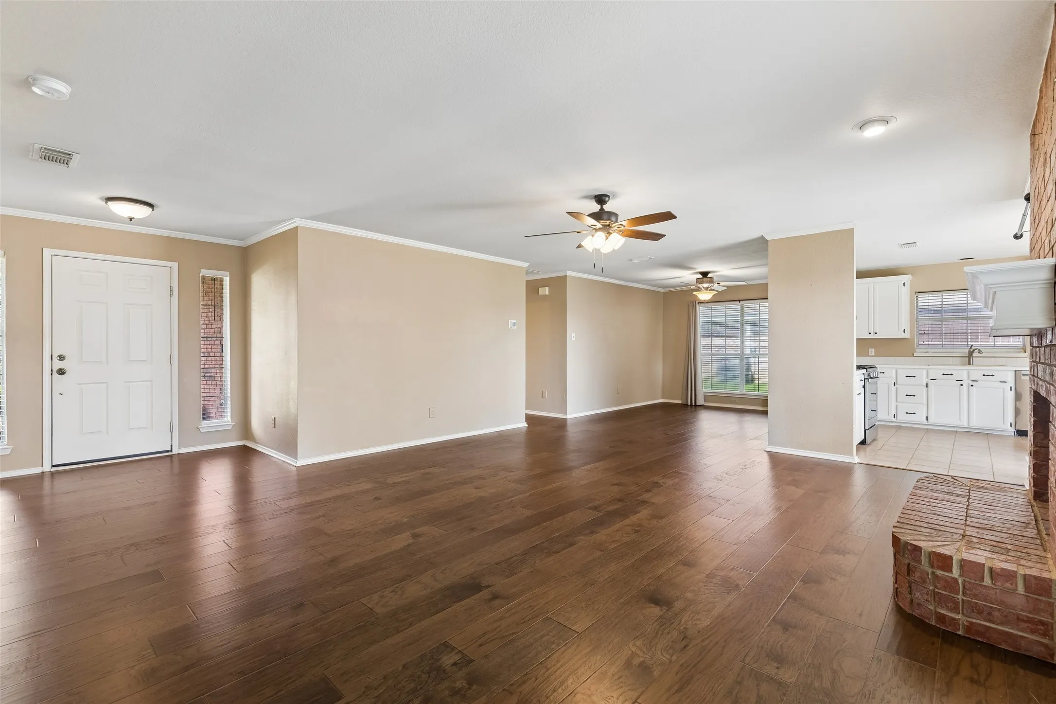 Single Family Residence For Sale in Denton County , 1549 Waterford Drive, Lewisville, Texas 75077, 3 Bedroom, 2 Bathroom, 2 Garage spaces, 1,685 Sqft, built in 1994, mls#21274626, Real Estate Agent in Lewisville, Homes For Sale in Denton county, Homes For Sale in Lewisville, Realtor in Lewisville Texas, Real Estate Brokerage Independent Realty Texas, Luminita Cordes Realtor