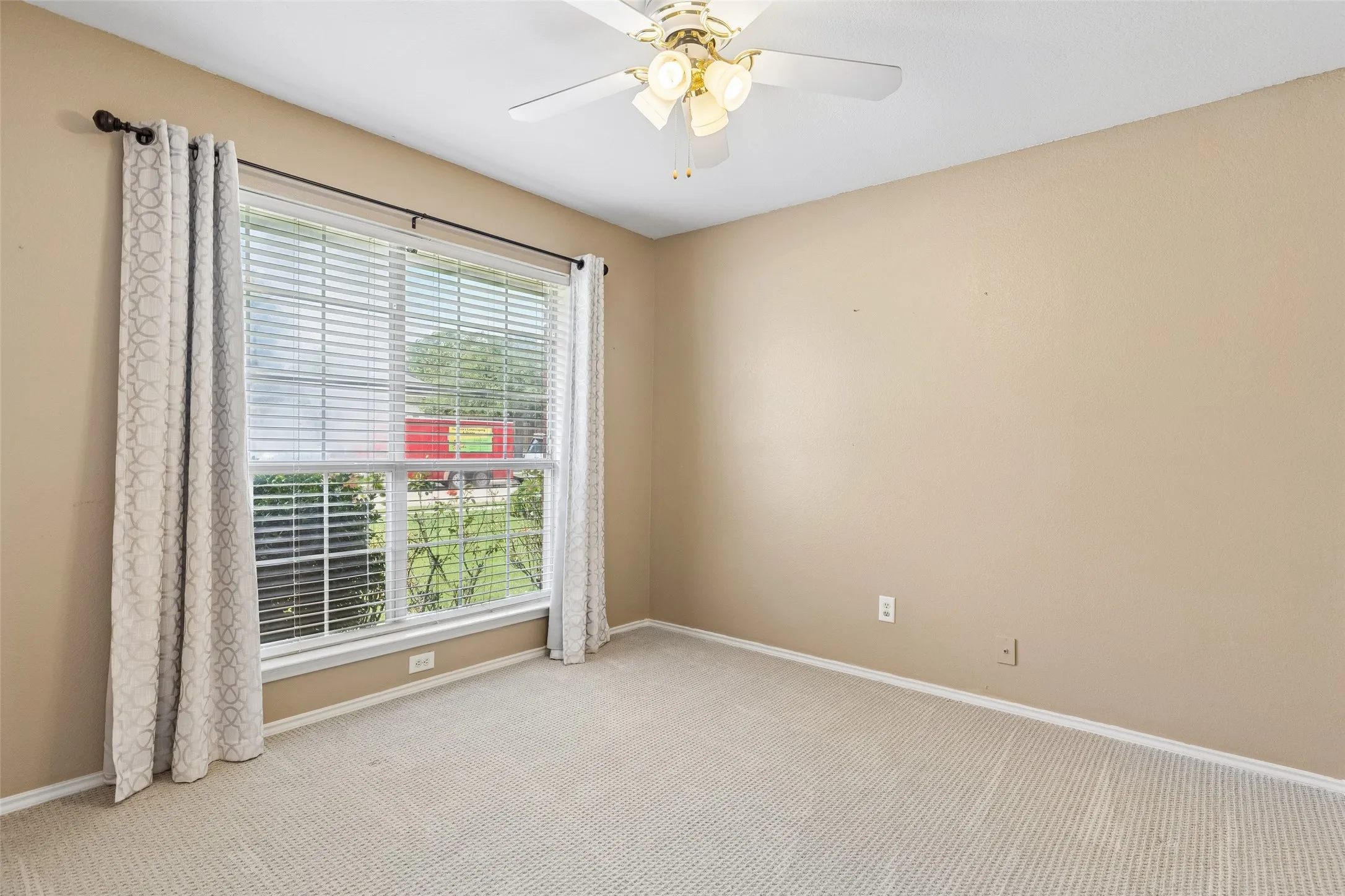 Single Family Residence For Sale in Denton County , 1549 Waterford Drive, Lewisville, Texas 75077, 3 Bedroom, 2 Bathroom, 2 Garage spaces, 1,685 Sqft, built in 1994, mls#21274626, Real Estate Agent in Lewisville, Homes For Sale in Denton county, Homes For Sale in Lewisville, Realtor in Lewisville Texas, Real Estate Brokerage Independent Realty Texas, Luminita Cordes Realtor