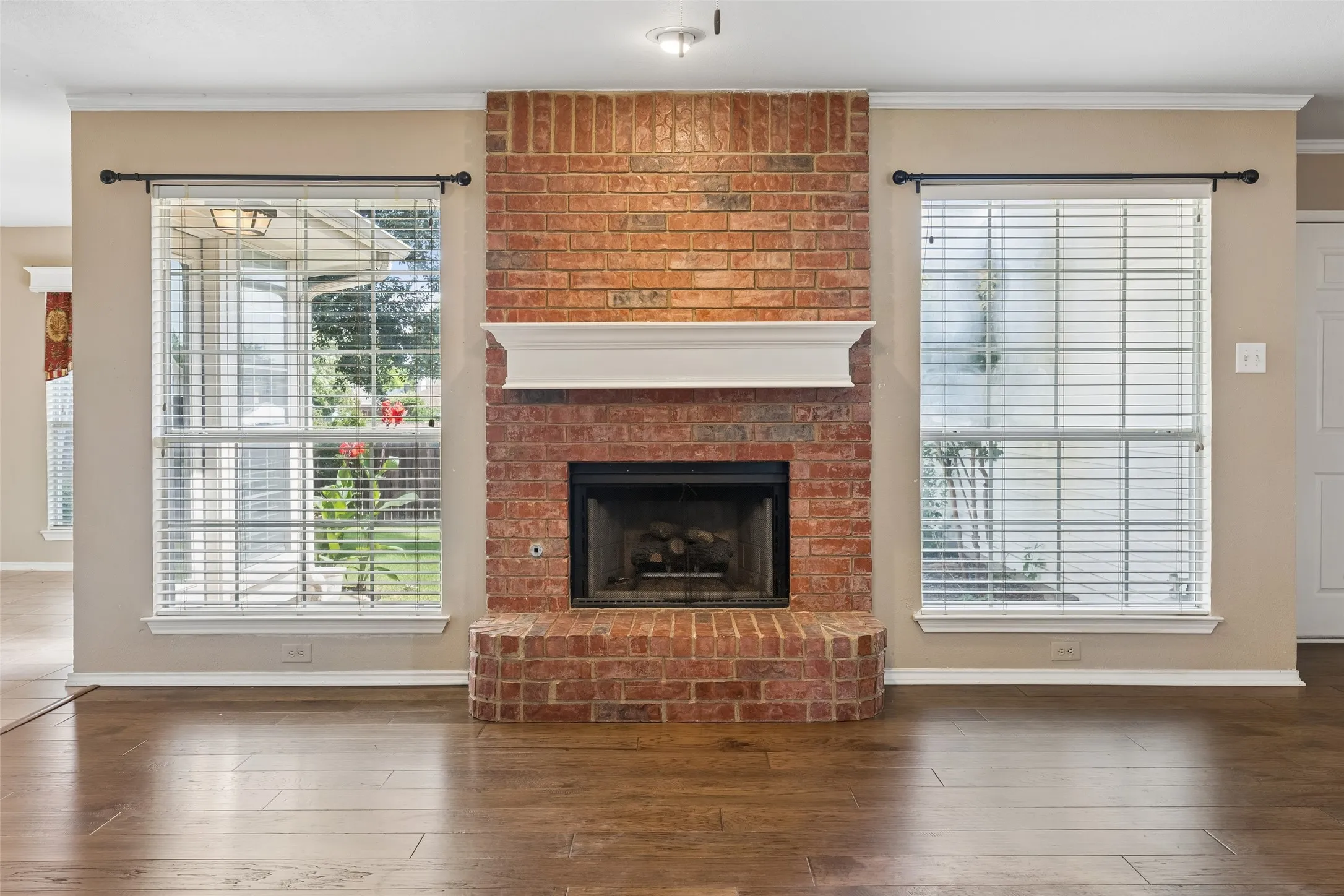 Single Family Residence For Sale in Denton County , 1549 Waterford Drive, Lewisville, Texas 75077, 3 Bedroom, 2 Bathroom, 2 Garage spaces, 1,685 Sqft, built in 1994, mls#21274626, Real Estate Agent in Lewisville, Homes For Sale in Denton county, Homes For Sale in Lewisville, Realtor in Lewisville Texas, Real Estate Brokerage Independent Realty Texas, Luminita Cordes Realtor