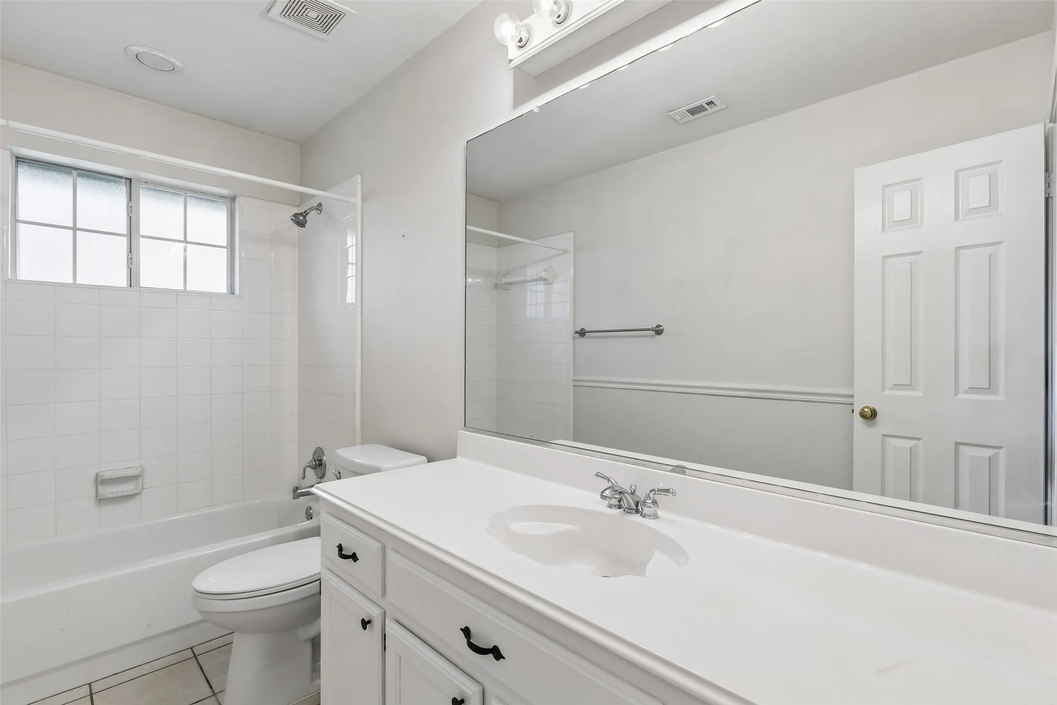 Single Family Residence For Sale in Denton County , 1549 Waterford Drive, Lewisville, Texas 75077, 3 Bedroom, 2 Bathroom, 2 Garage spaces, 1,685 Sqft, built in 1994, mls#21274626, Real Estate Agent in Lewisville, Homes For Sale in Denton county, Homes For Sale in Lewisville, Realtor in Lewisville Texas, Real Estate Brokerage Independent Realty Texas, Luminita Cordes Realtor