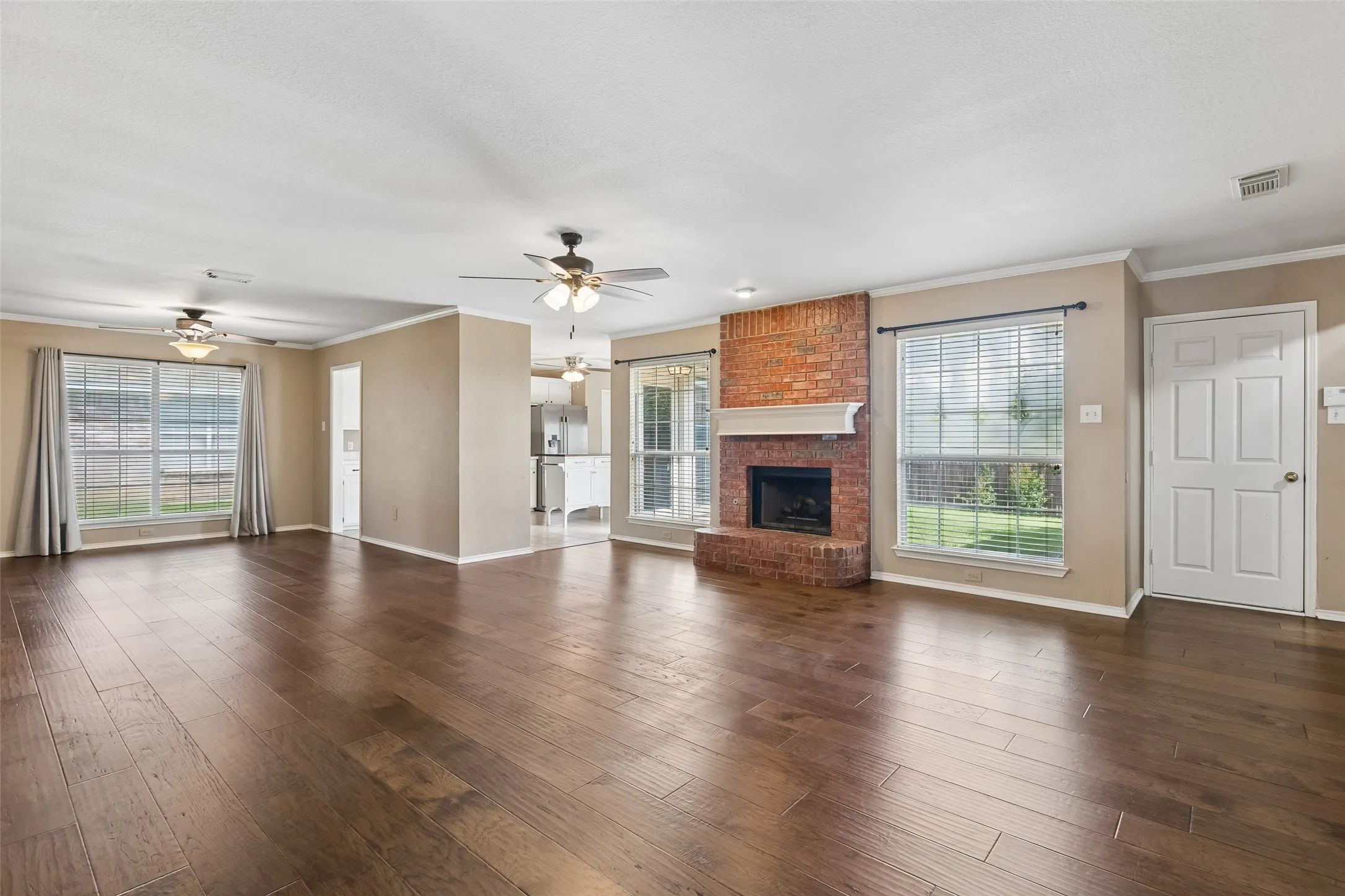 Single Family Residence For Sale in Denton County , 1549 Waterford Drive, Lewisville, Texas 75077, 3 Bedroom, 2 Bathroom, 2 Garage spaces, 1,685 Sqft, built in 1994, mls#21274626, Real Estate Agent in Lewisville, Homes For Sale in Denton county, Homes For Sale in Lewisville, Realtor in Lewisville Texas, Real Estate Brokerage Independent Realty Texas, Luminita Cordes Realtor
