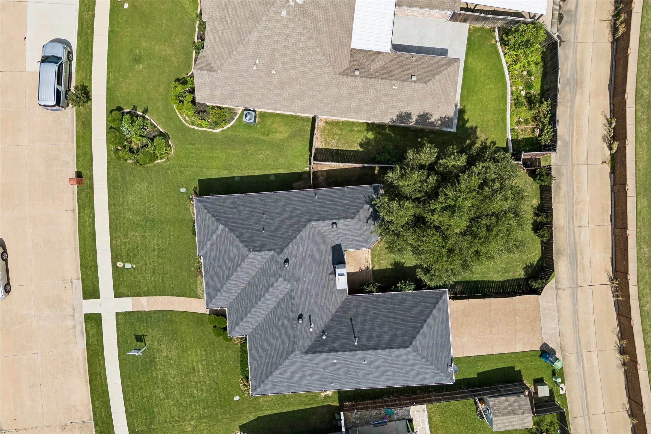 Single Family Residence For Sale in Denton County , 1549 Waterford Drive, Lewisville, Texas 75077, 3 Bedroom, 2 Bathroom, 2 Garage spaces, 1,685 Sqft, built in 1994, mls#21274626, Real Estate Agent in Lewisville, Homes For Sale in Denton county, Homes For Sale in Lewisville, Realtor in Lewisville Texas, Real Estate Brokerage Independent Realty Texas, Luminita Cordes Realtor