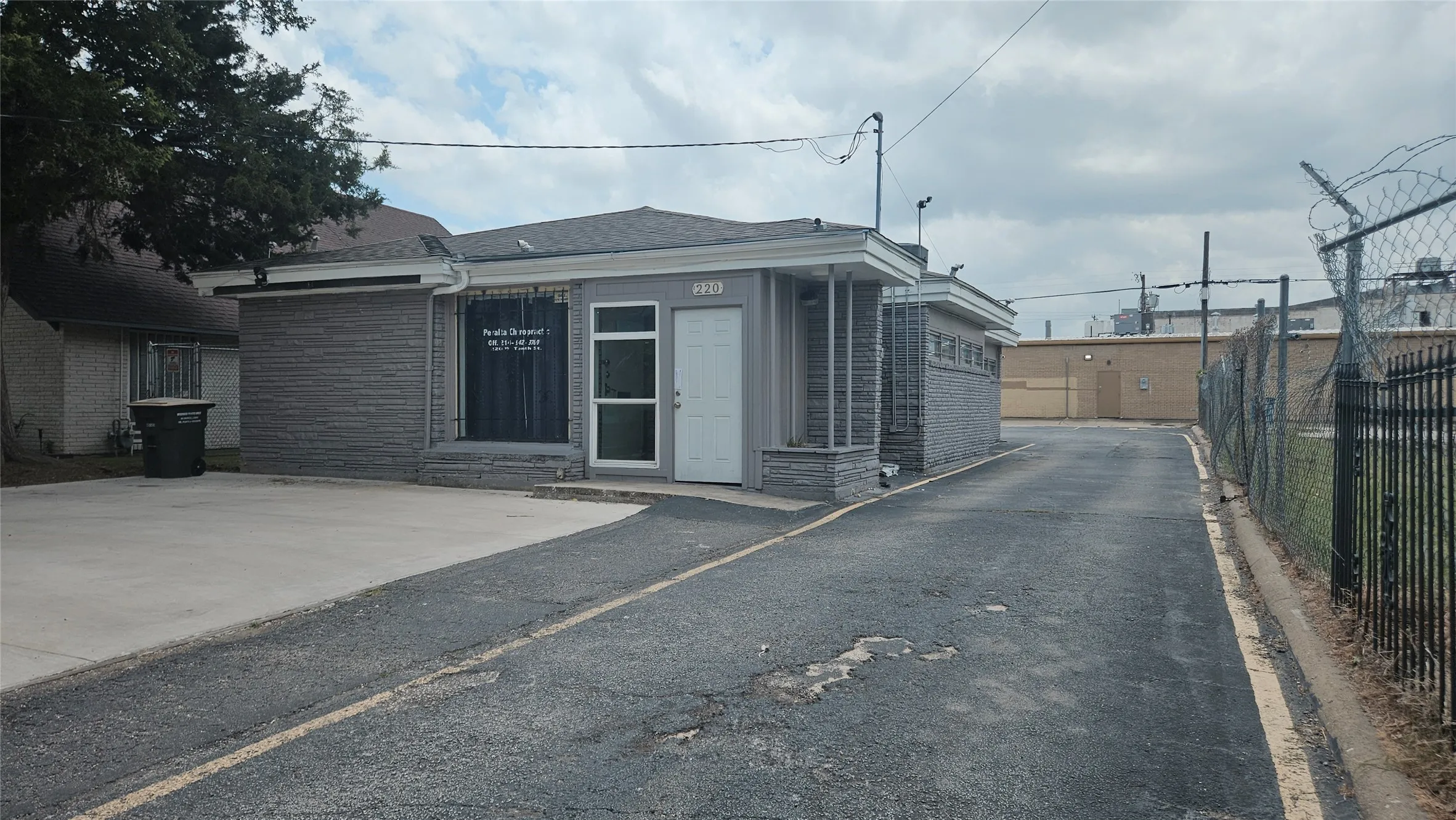 Office For Rent in Dallas County , 220 W 10th Street, Dallas, Texas 75208, 0, 0, Garage spaces, 0 Sqft, built in 1959, mls#21274997, Real Estate Agent in Dallas, Homes For Rent in Dallas county, Homes For Rent in Dallas, Realtor in Dallas Texas, Real Estate Brokerage Independent Realty Texas, Luminita Cordes Realtor