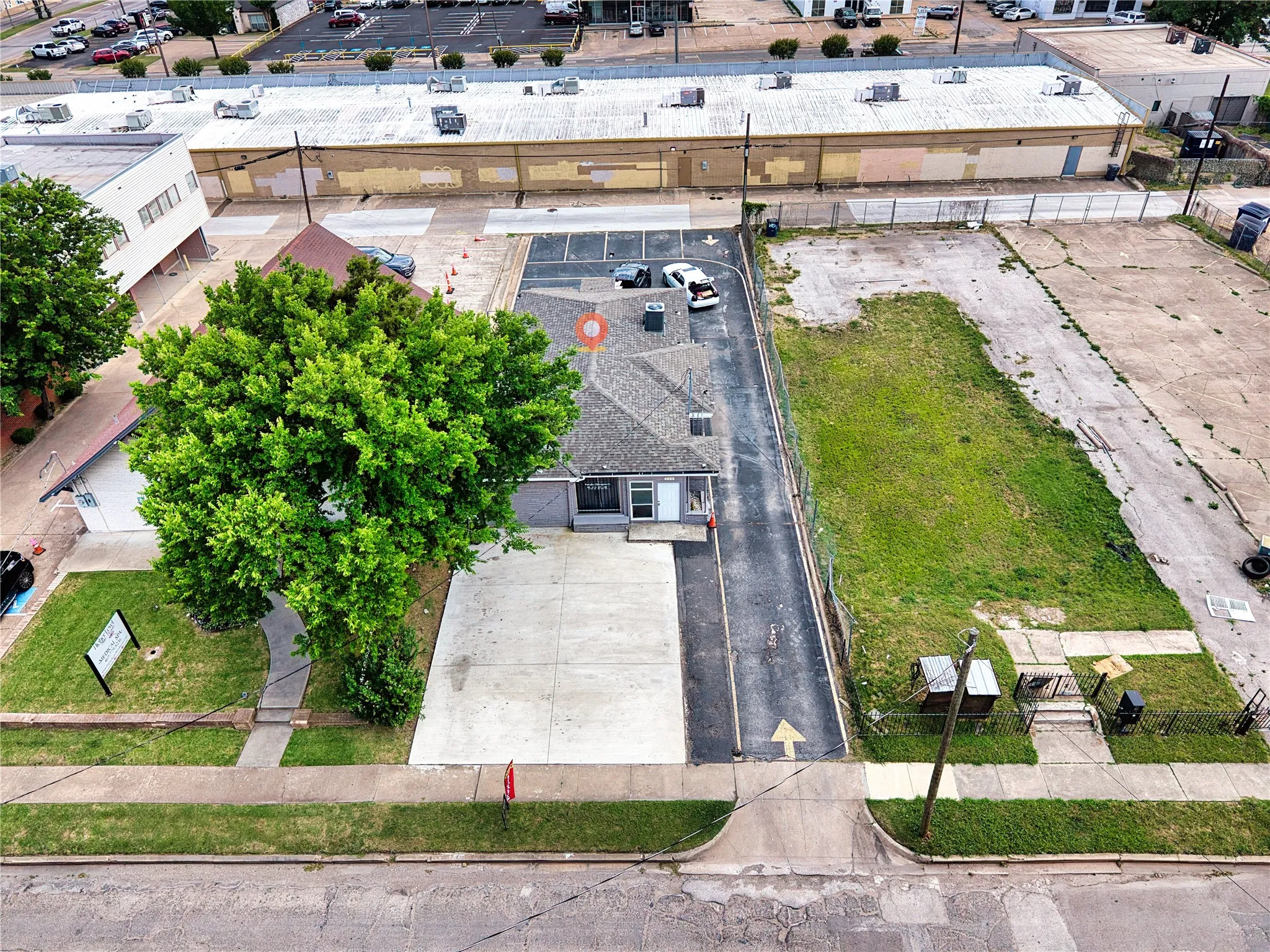 Office For Rent in Dallas County , 220 W 10th Street, Dallas, Texas 75208, 0, 0, Garage spaces, 0 Sqft, built in 1959, mls#21274997, Real Estate Agent in Dallas, Homes For Rent in Dallas county, Homes For Rent in Dallas, Realtor in Dallas Texas, Real Estate Brokerage Independent Realty Texas, Luminita Cordes Realtor