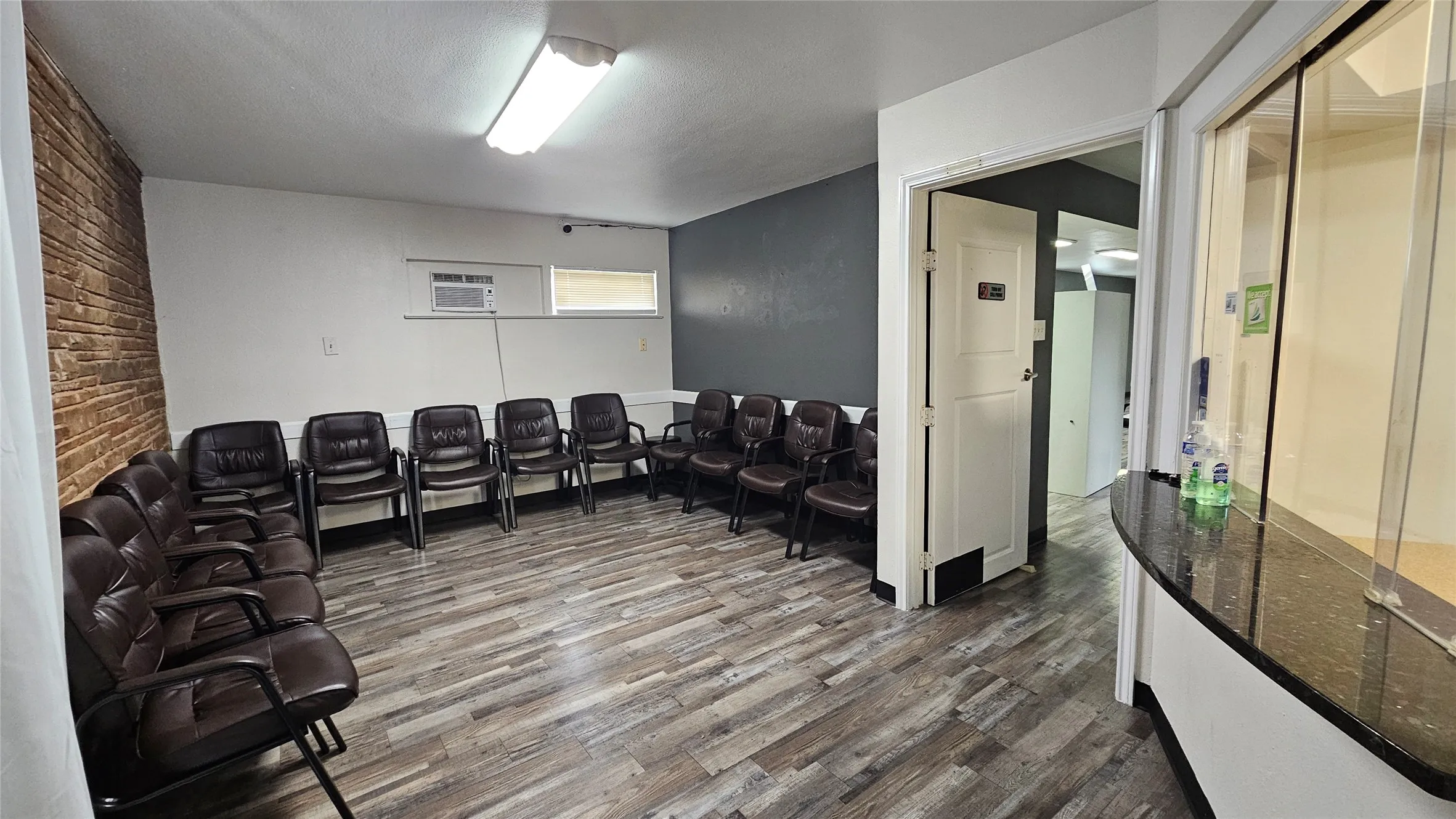 Office For Rent in Dallas County , 220 W 10th Street, Dallas, Texas 75208, 0, 0, Garage spaces, 0 Sqft, built in 1959, mls#21274997, Real Estate Agent in Dallas, Homes For Rent in Dallas county, Homes For Rent in Dallas, Realtor in Dallas Texas, Real Estate Brokerage Independent Realty Texas, Luminita Cordes Realtor