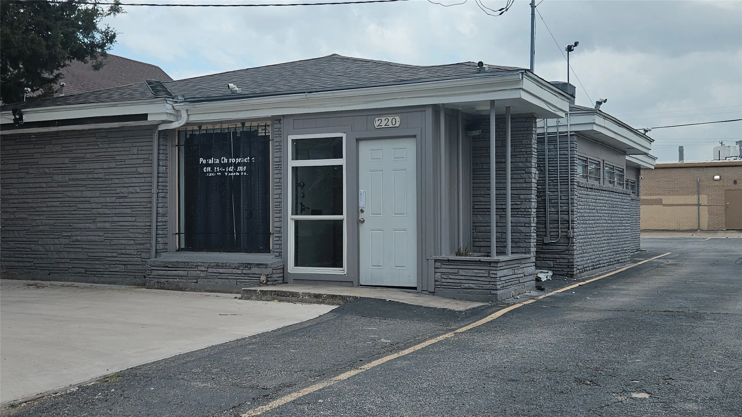 Office For Rent in Dallas County , 220 W 10th Street, Dallas, Texas 75208, 0, 0, Garage spaces, 0 Sqft, built in 1959, mls#21274997, Real Estate Agent in Dallas, Homes For Rent in Dallas county, Homes For Rent in Dallas, Realtor in Dallas Texas, Real Estate Brokerage Independent Realty Texas, Luminita Cordes Realtor